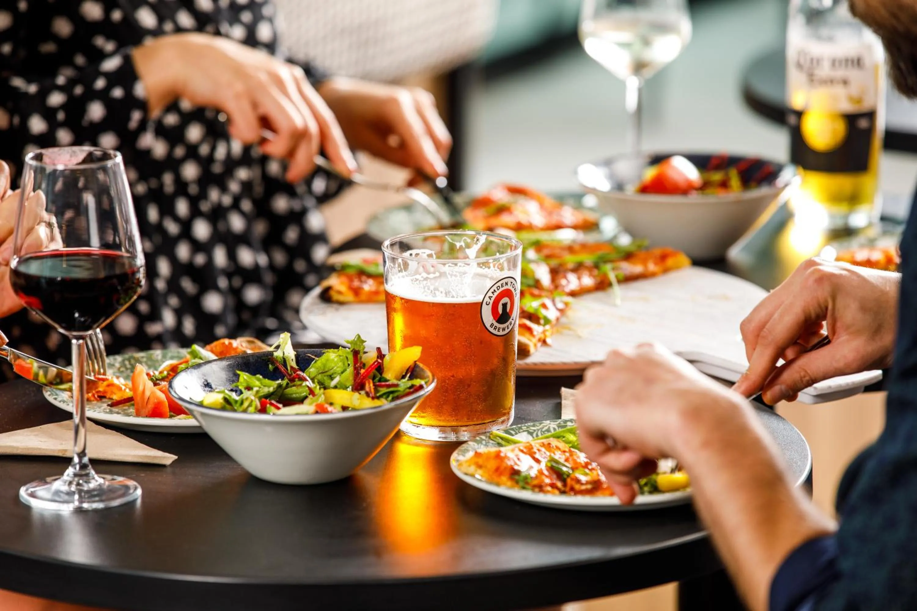 Restaurant/places to eat in ibis London Sutton Point