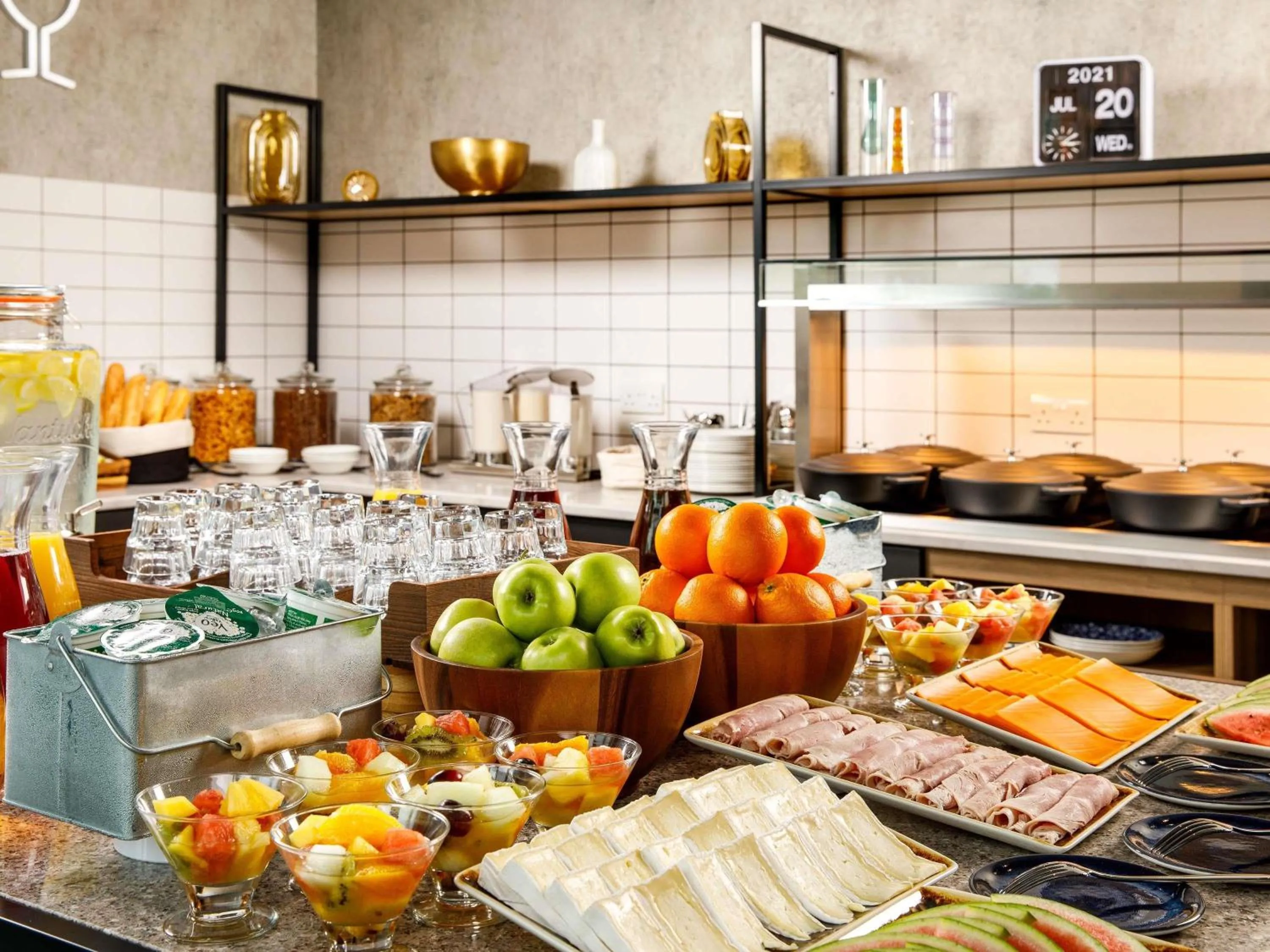 Breakfast in Aparthotel Adagio London Sutton Point