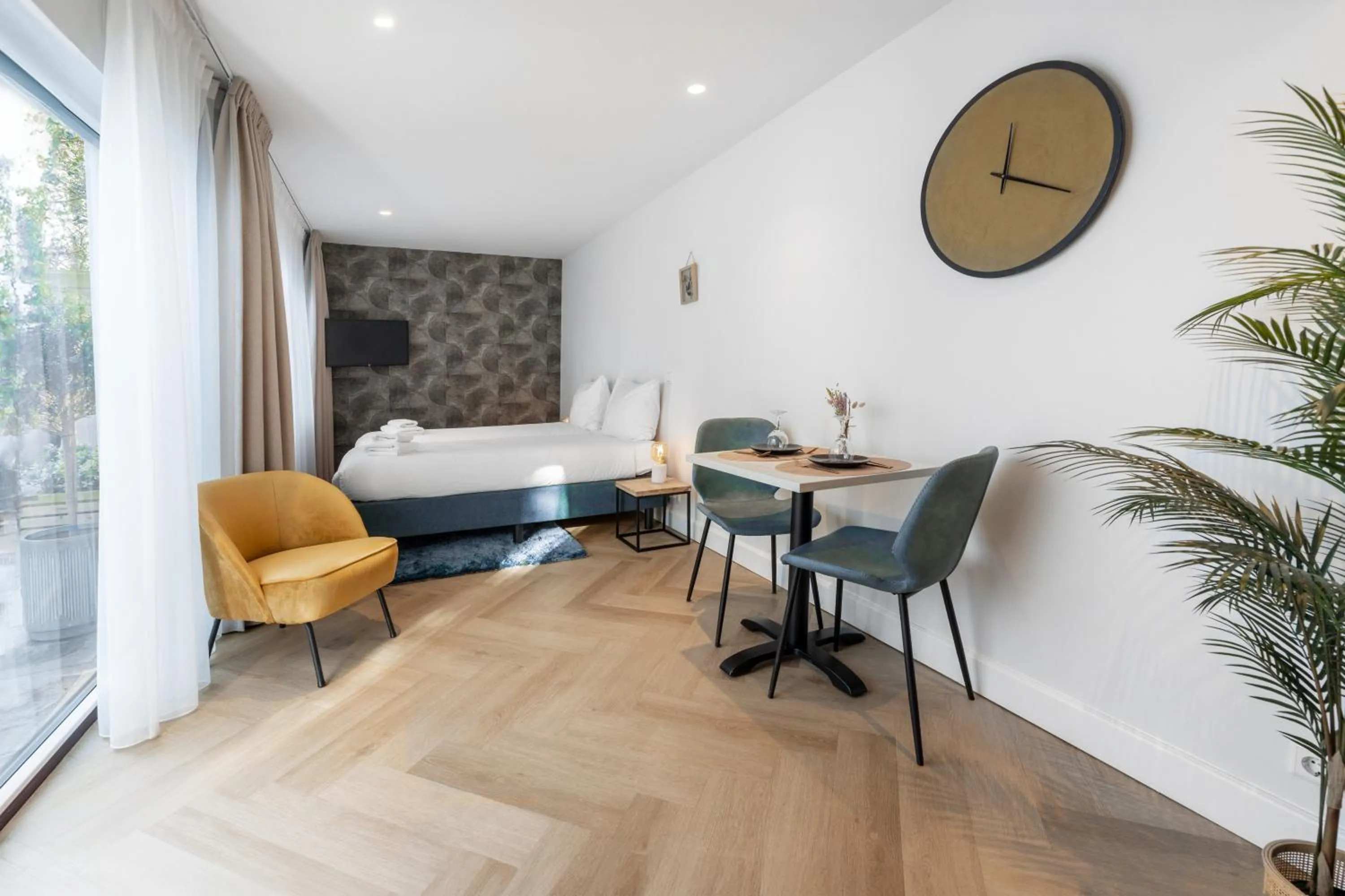 Deluxe Studio in Boutique Hotel At Sea