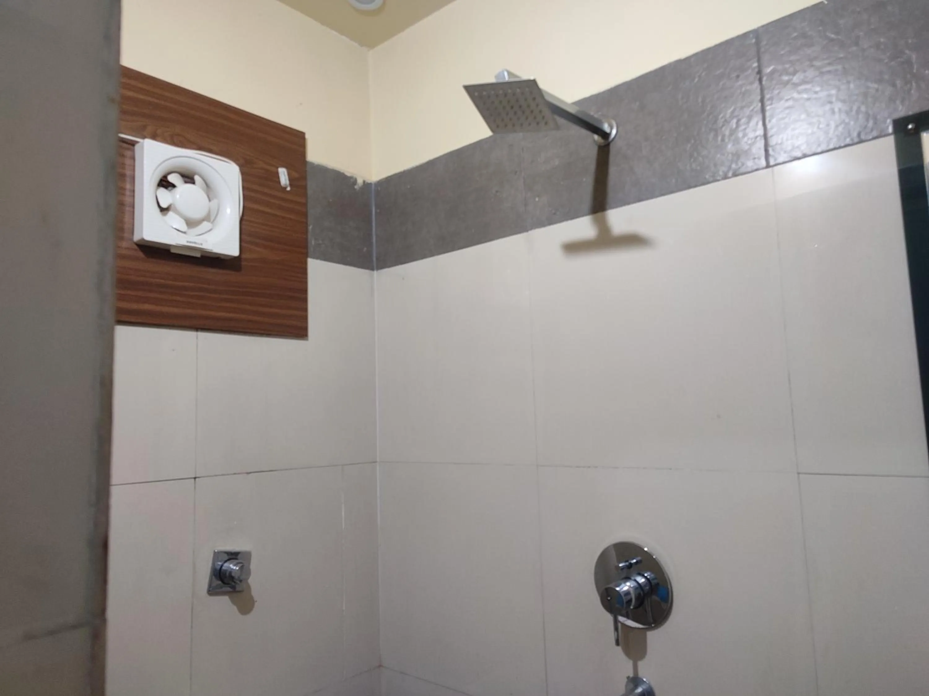 Shower in Maa Greenary View - A Holiday Resort