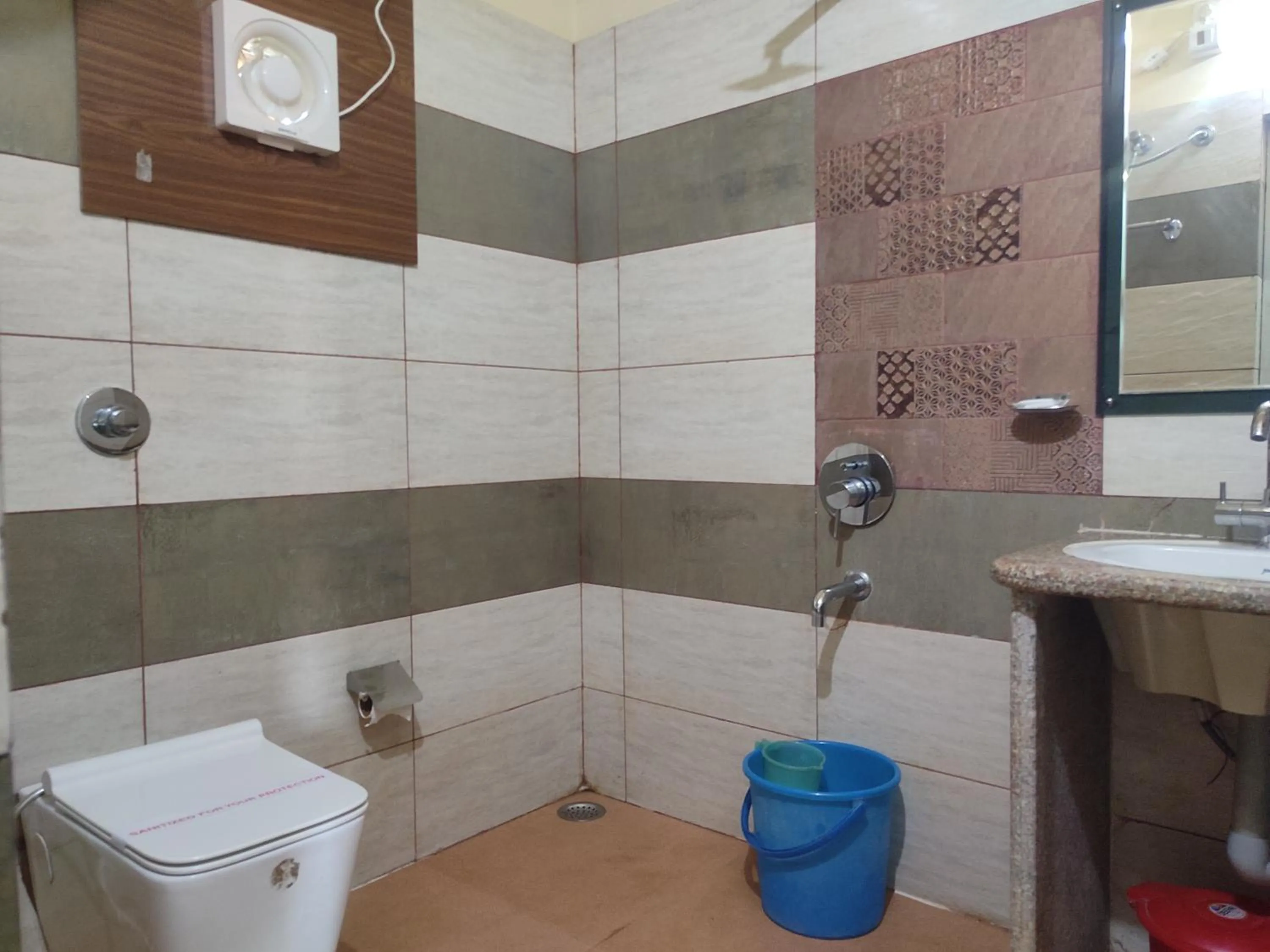 Shower in Maa Greenary View - A Holiday Resort