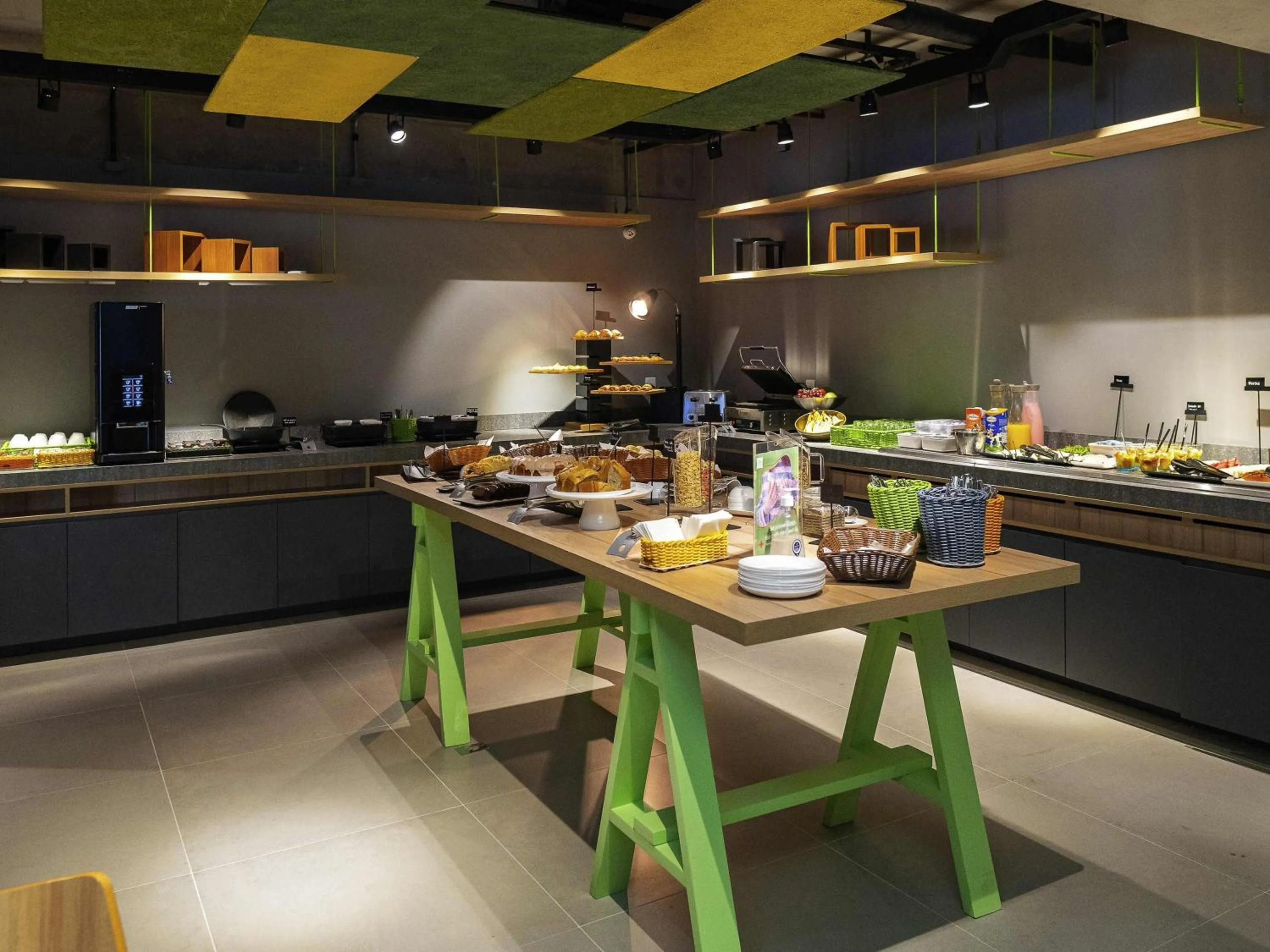 Restaurant/places to eat in ibis Styles Porto Alegre Moinhos de Vento
