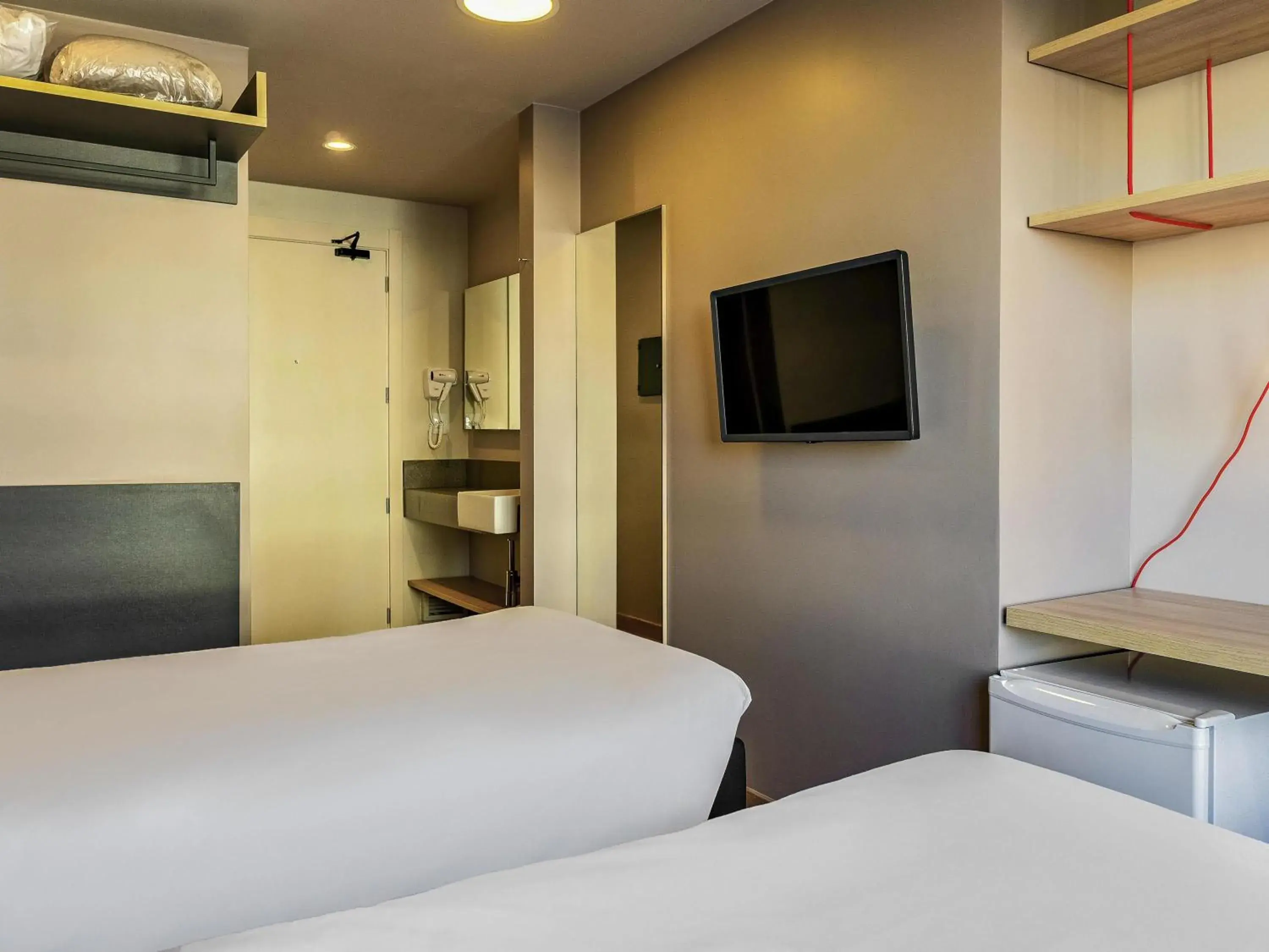 Standard Apartment with One Double Bed and One Bunk Bed in ibis Styles Porto Alegre Moinhos de Vento Standard Apartment with One Double Bed and One Bunk Bed in ibis Styles Porto Alegre Moinhos de Vento