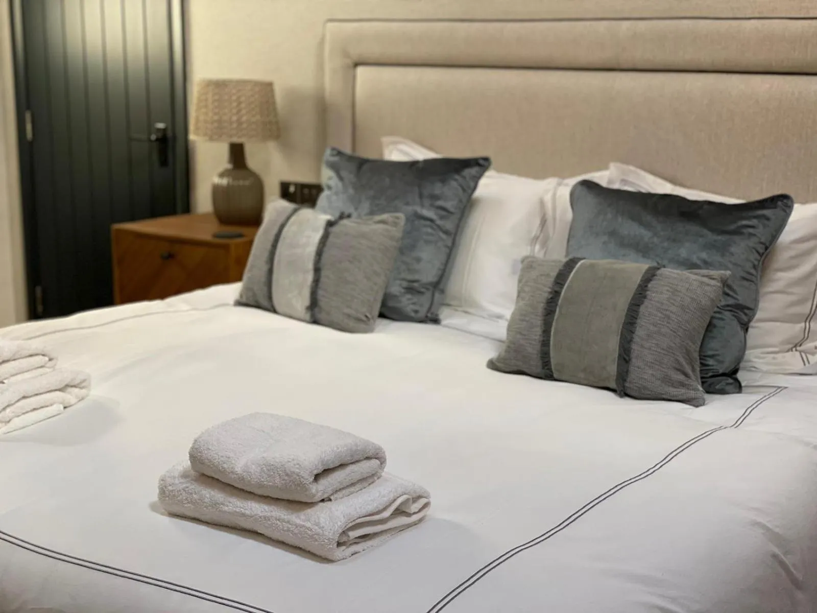 Bedroom, Bed in The Merchant's Yard