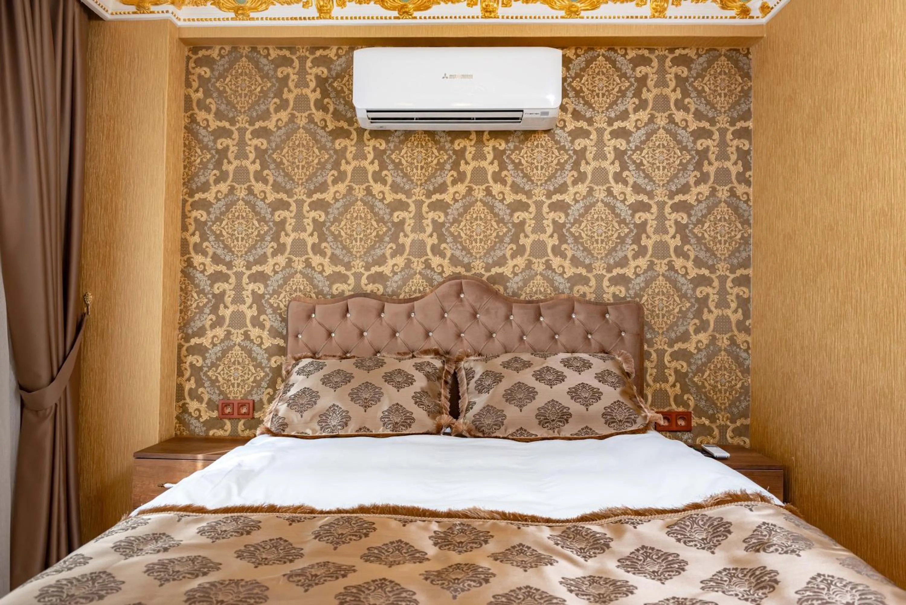 Photo of the whole room, Bed in The Ottoman