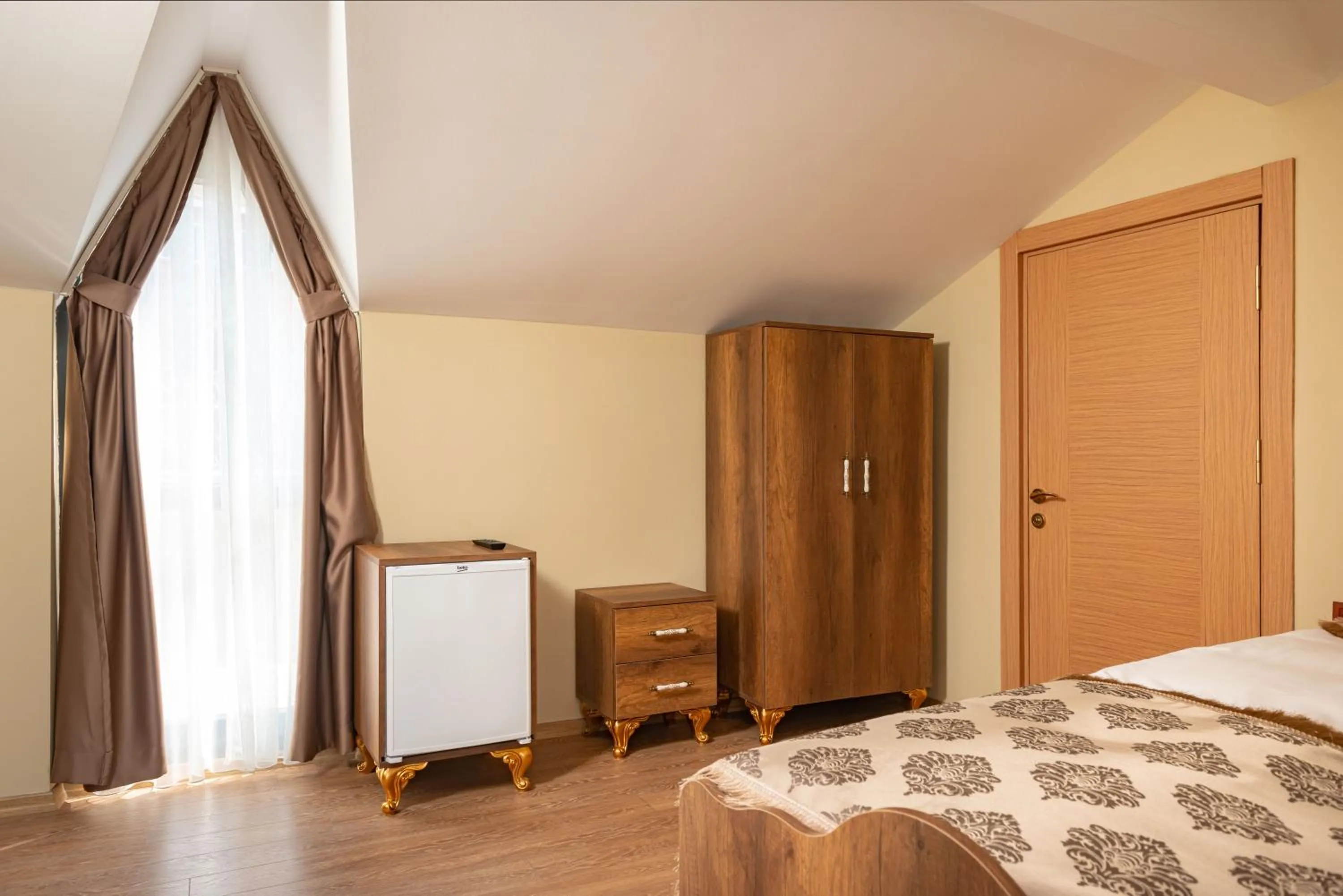 Photo of the whole room, Bed in The Ottoman