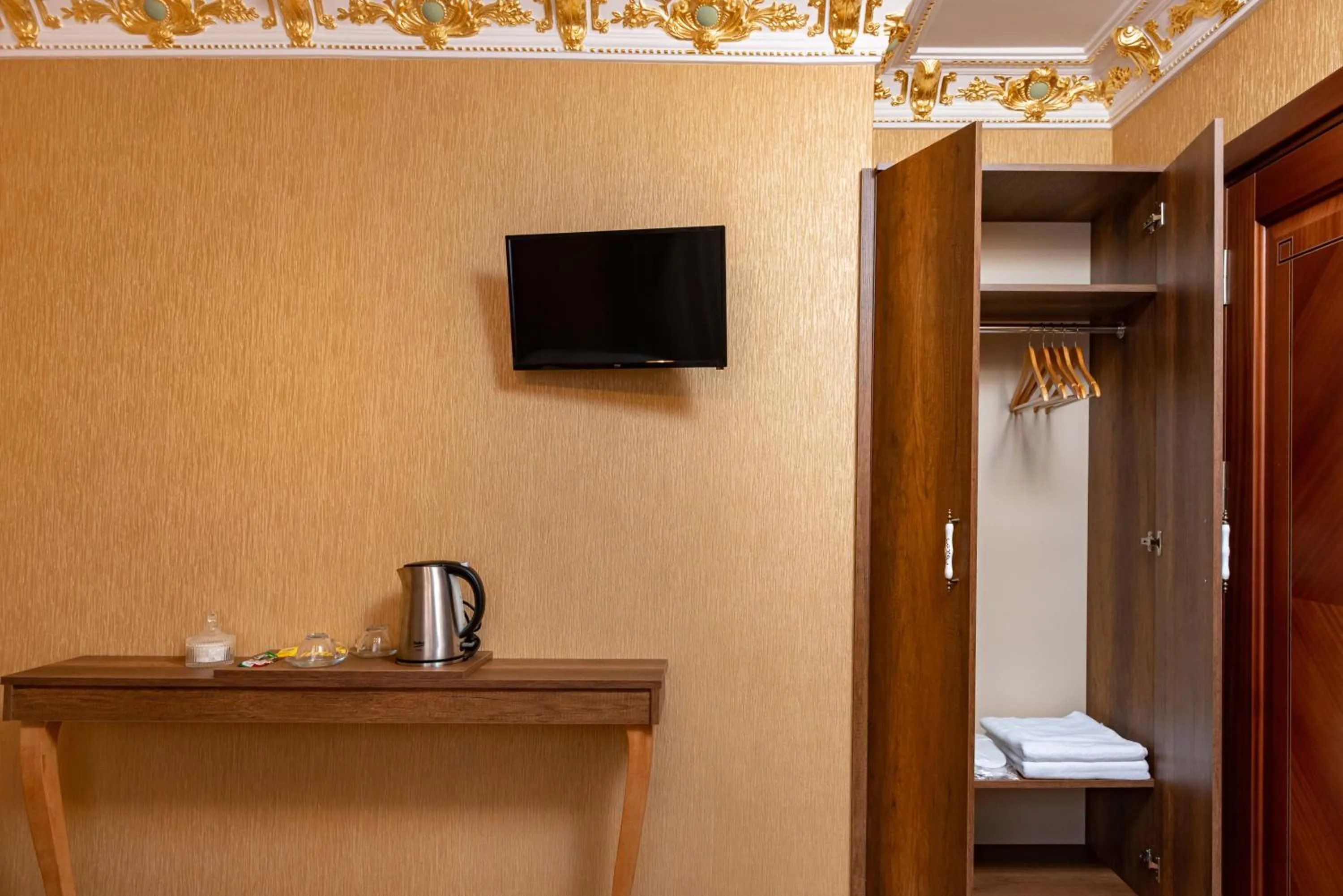 Coffee/tea facilities in The Ottoman