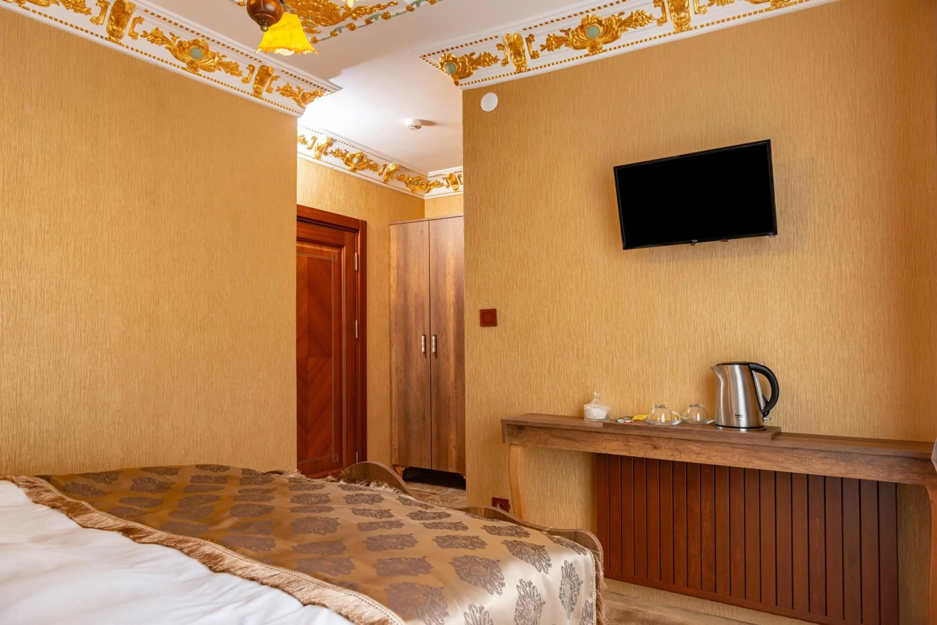 TV and multimedia, Bed in The Ottoman