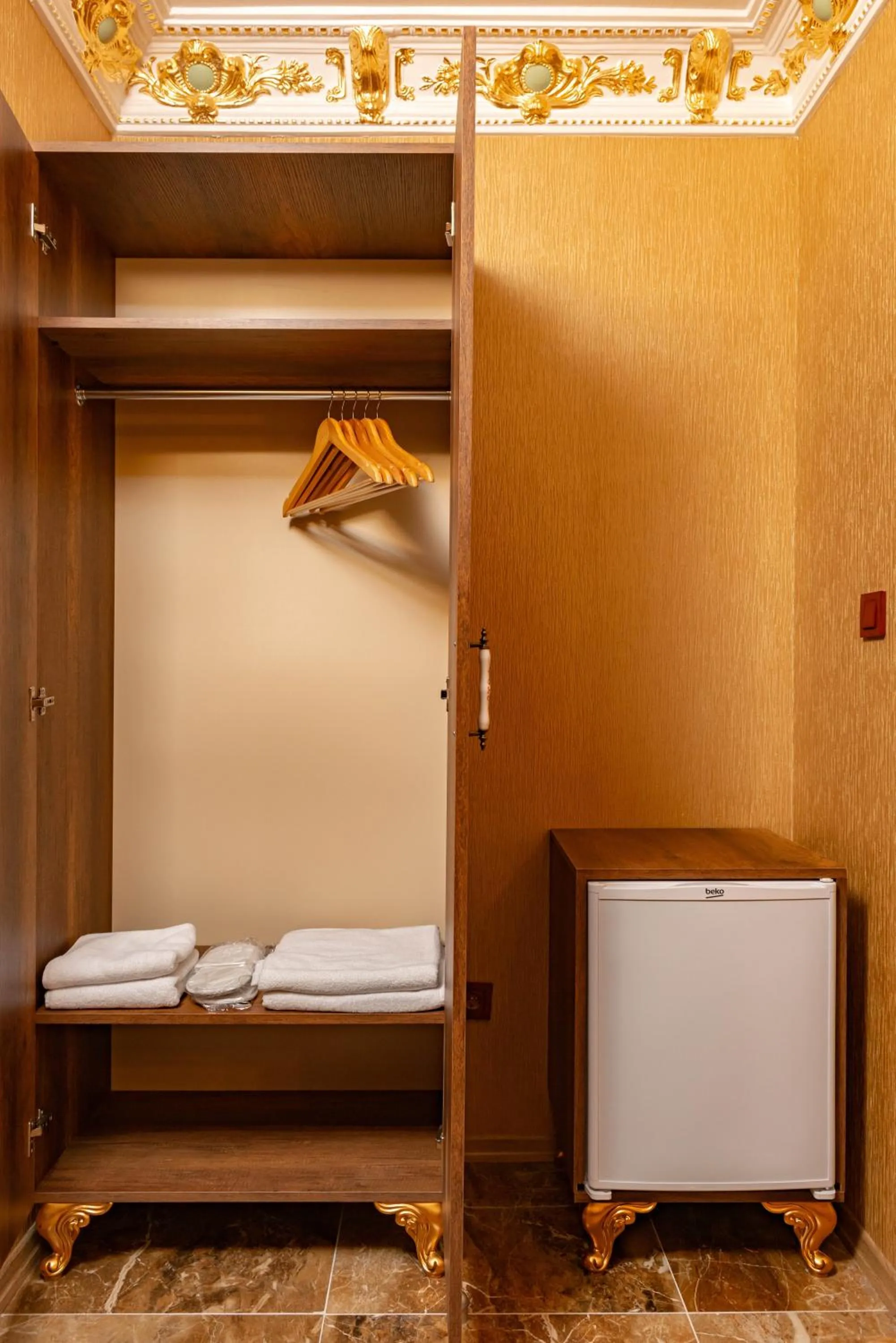 Bedroom, Bed in The Ottoman