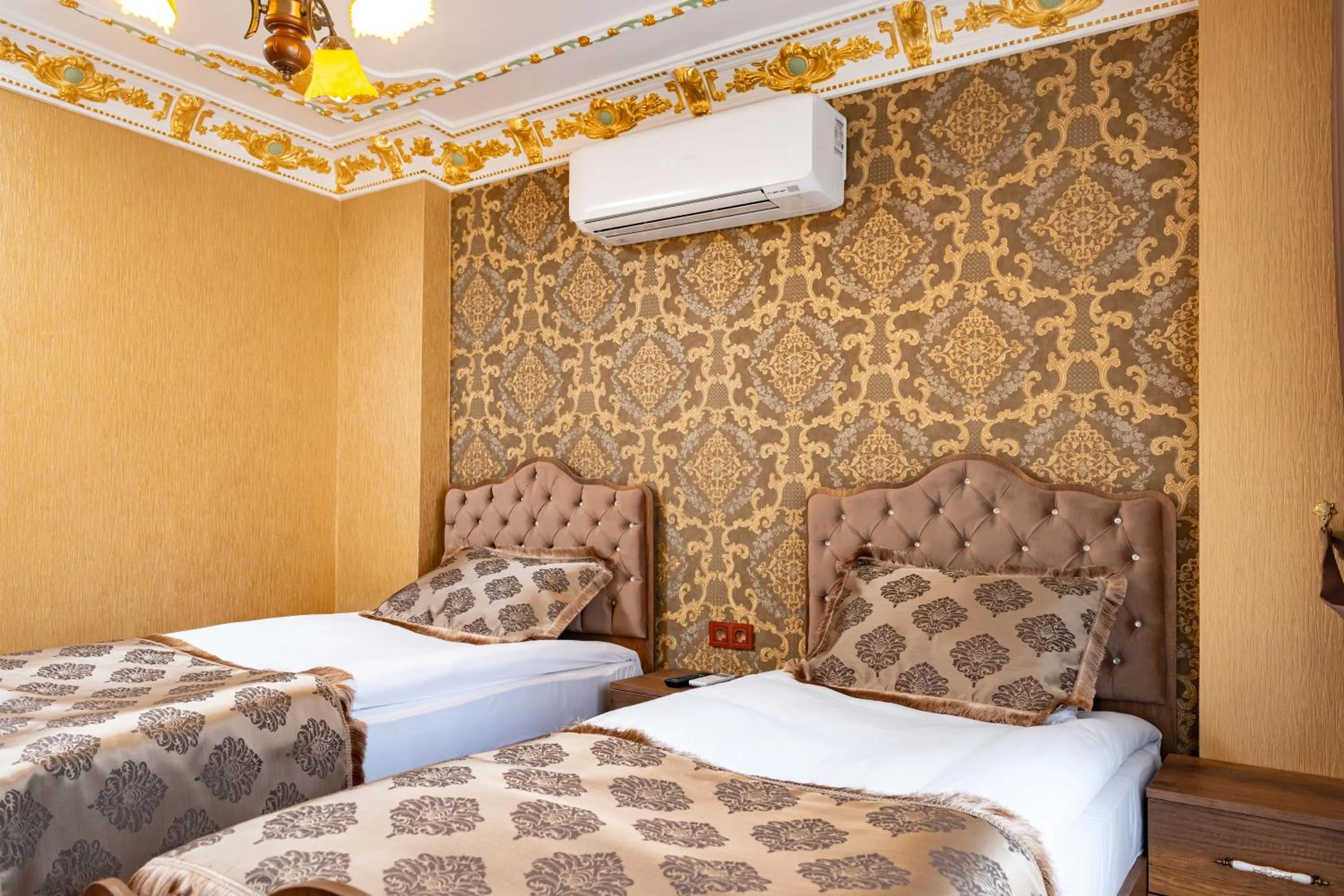 Photo of the whole room, Bed in The Ottoman