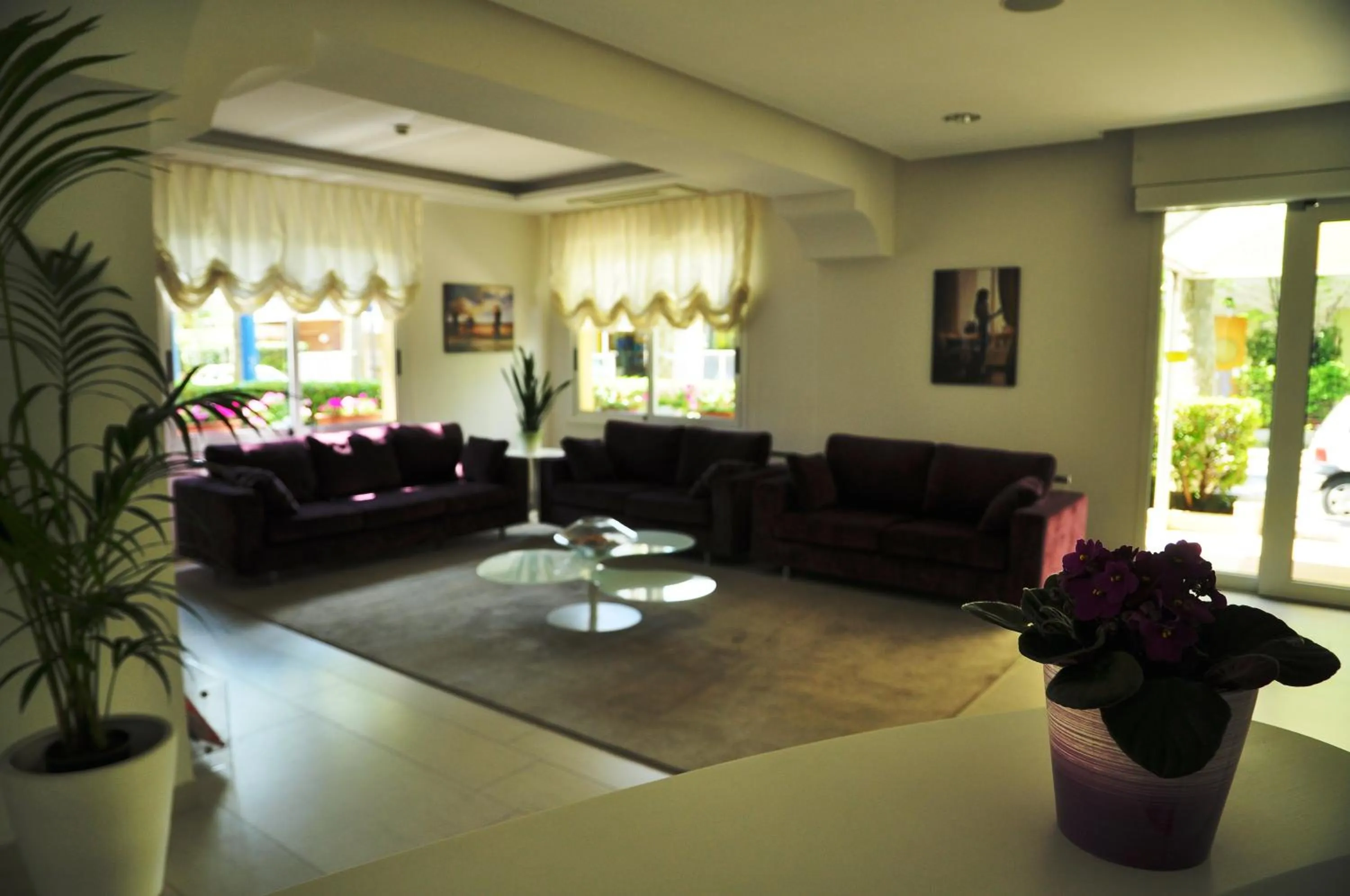 Communal lounge/ TV room in Hotel Lugano