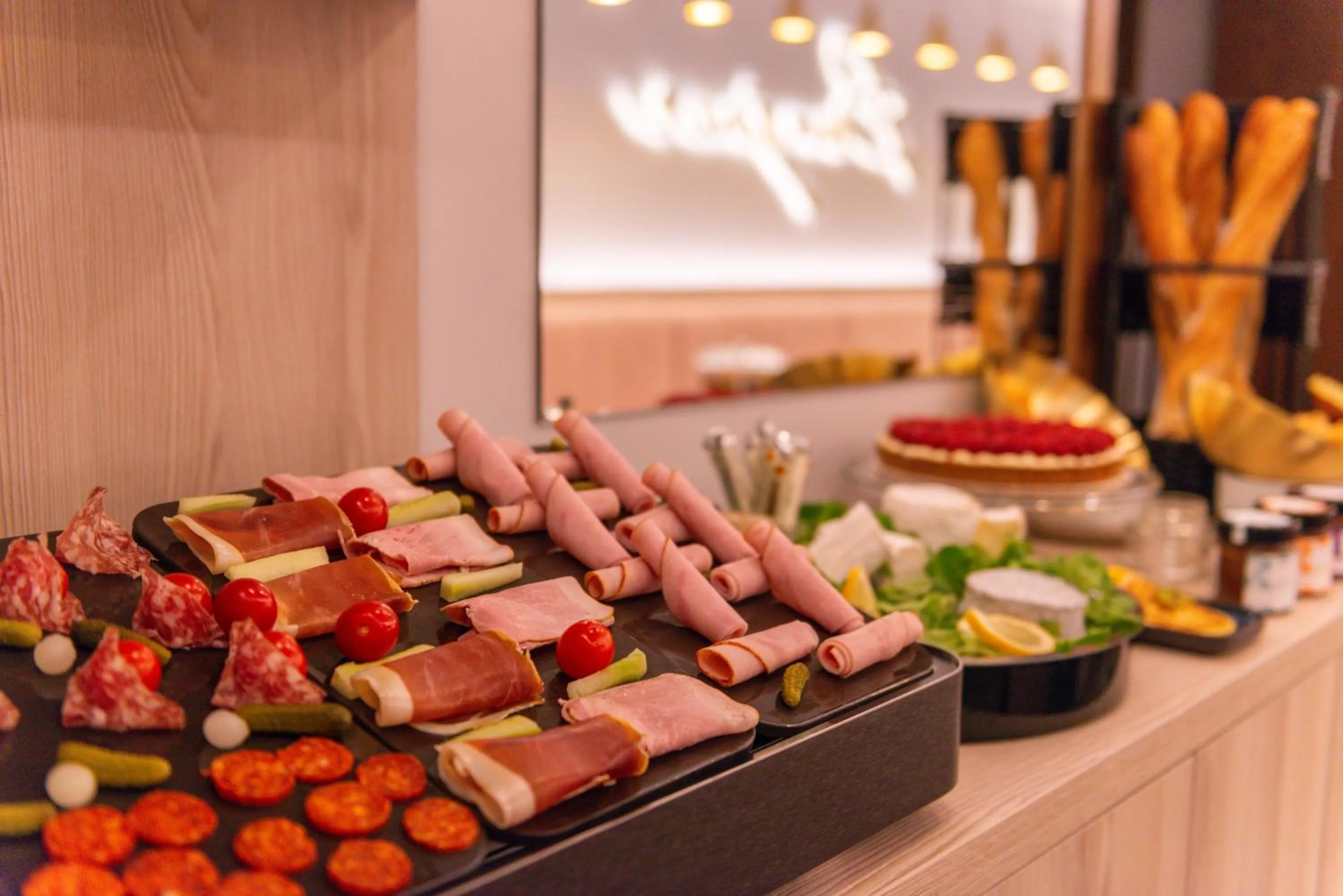 Buffet breakfast in Hôtel Le Milie Rose