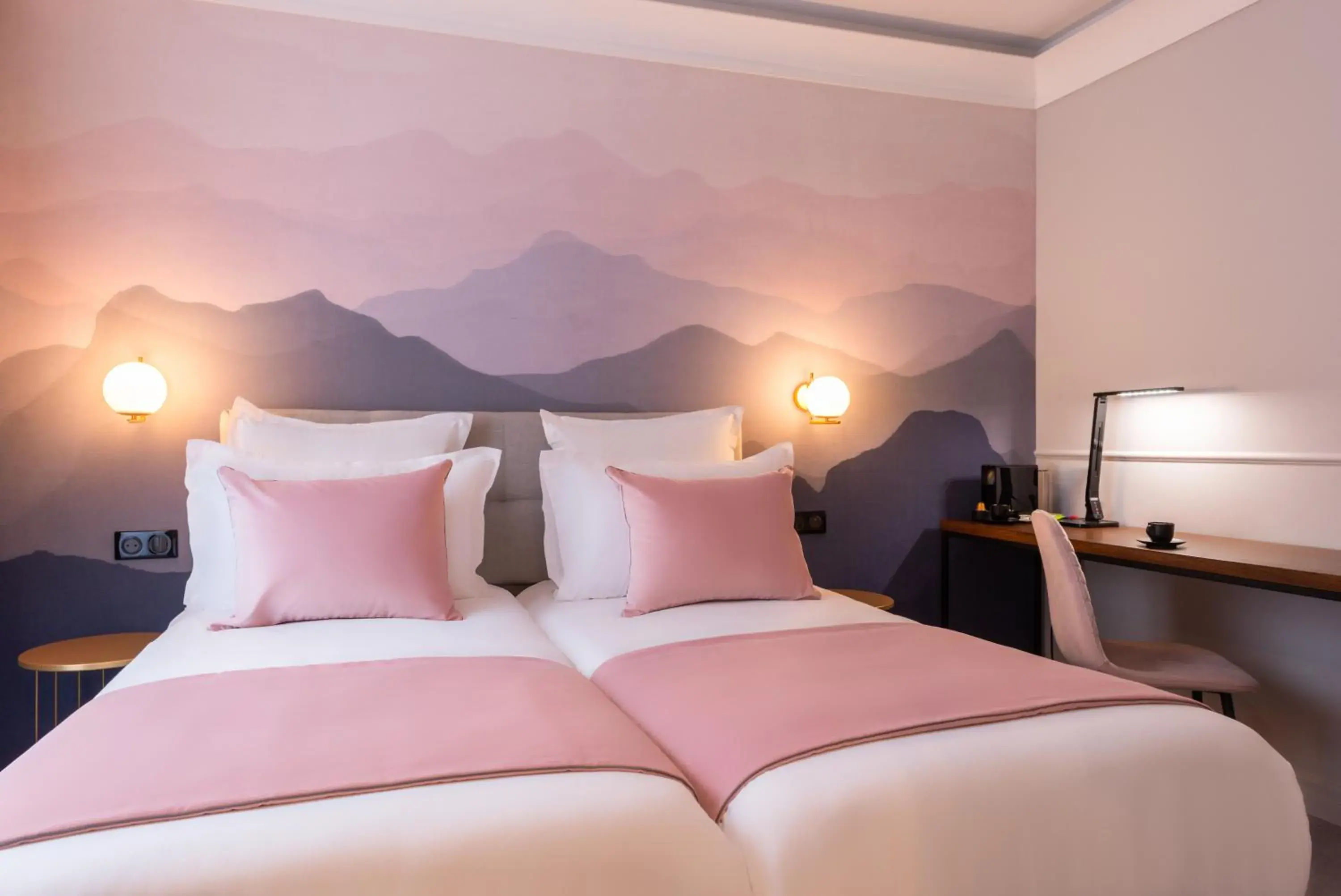 Twin Room in Hôtel Le Milie Rose Twin Room in Hôtel Le Milie Rose