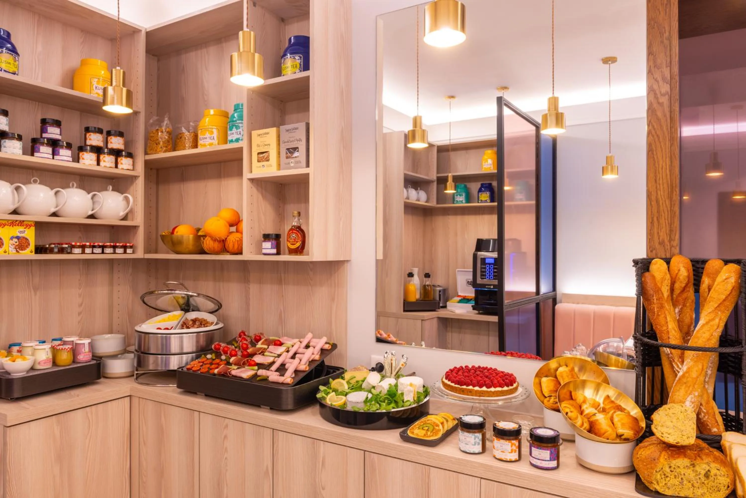 Buffet breakfast in Hôtel Le Milie Rose