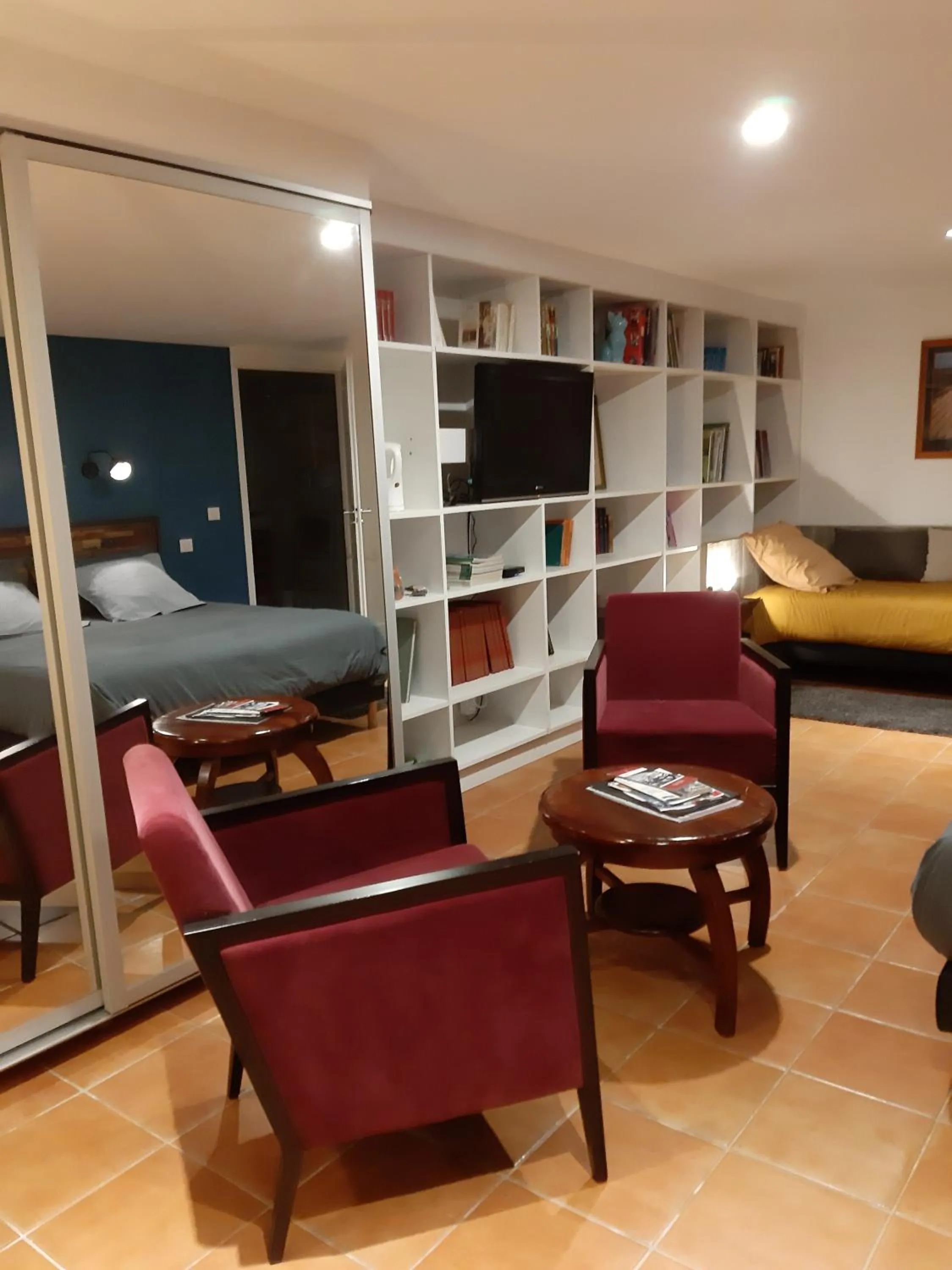 Library in La Longère d'Arzoù, chambres d'hôtes