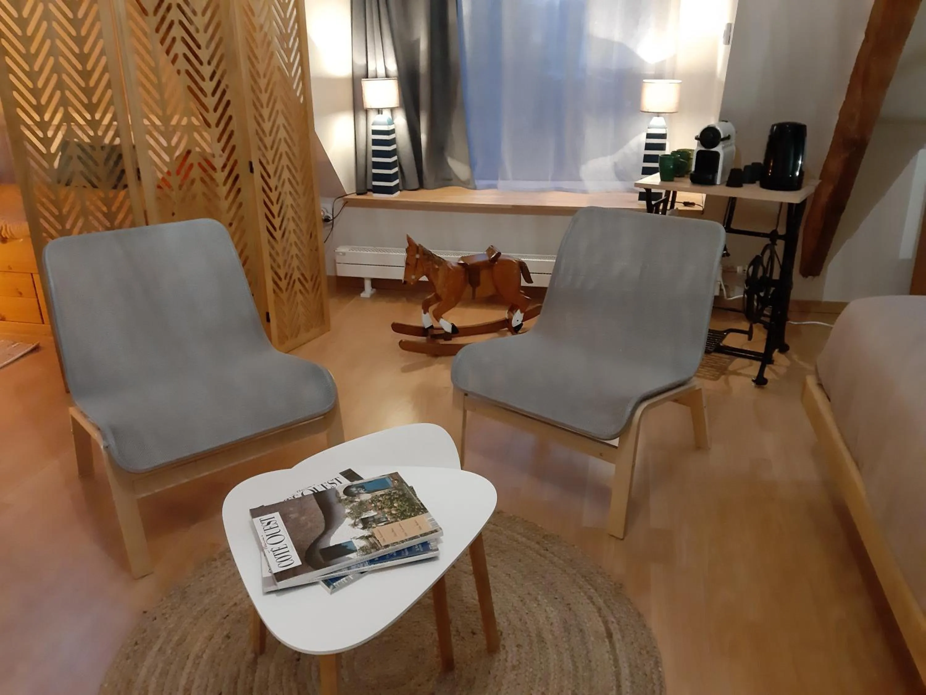 Seating area in La Longère d'Arzoù, chambres d'hôtes