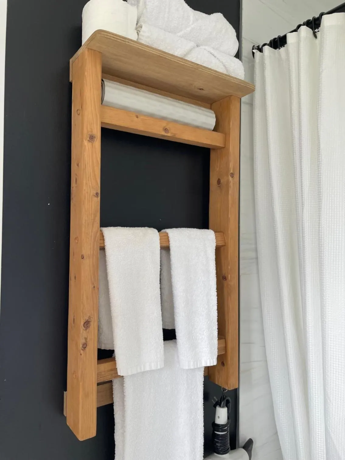 Bathroom, Bed in The Marmalade Motel