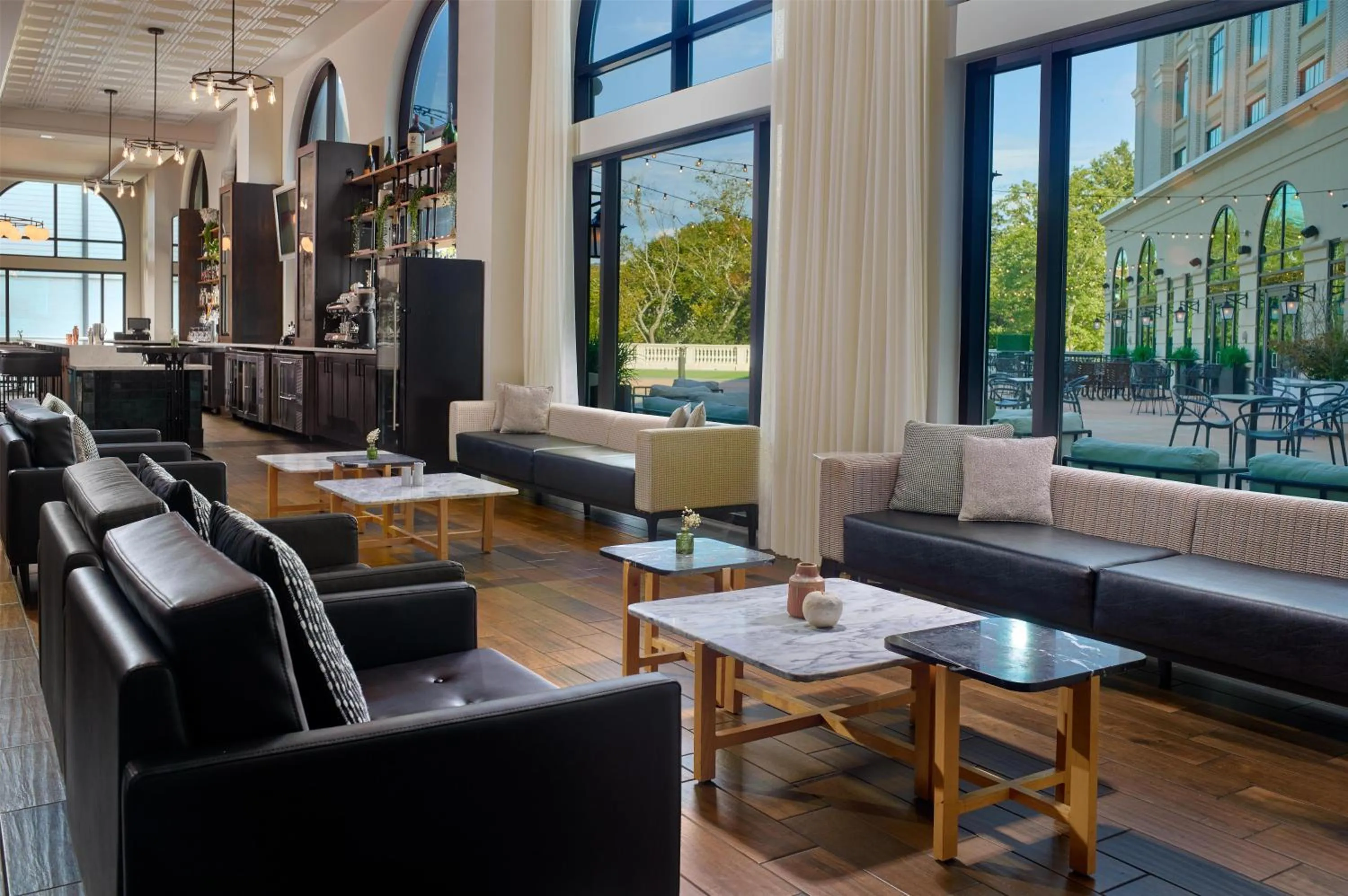 Lounge or bar in The Hamilton Alpharetta, Curio Collection By Hilton