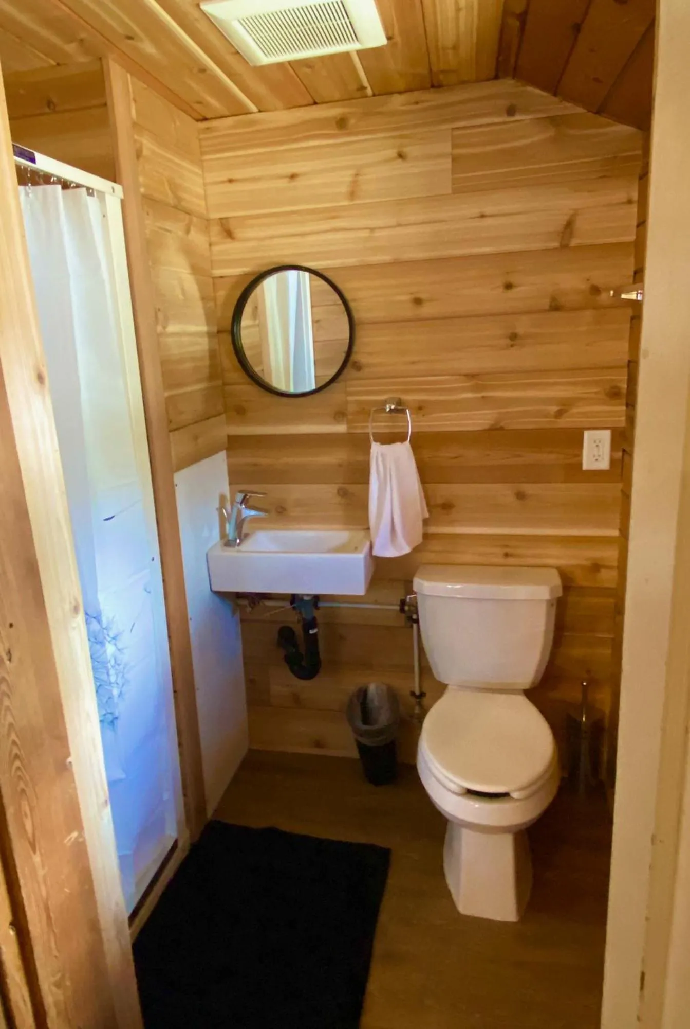Bathroom in Chute Lake Lodge