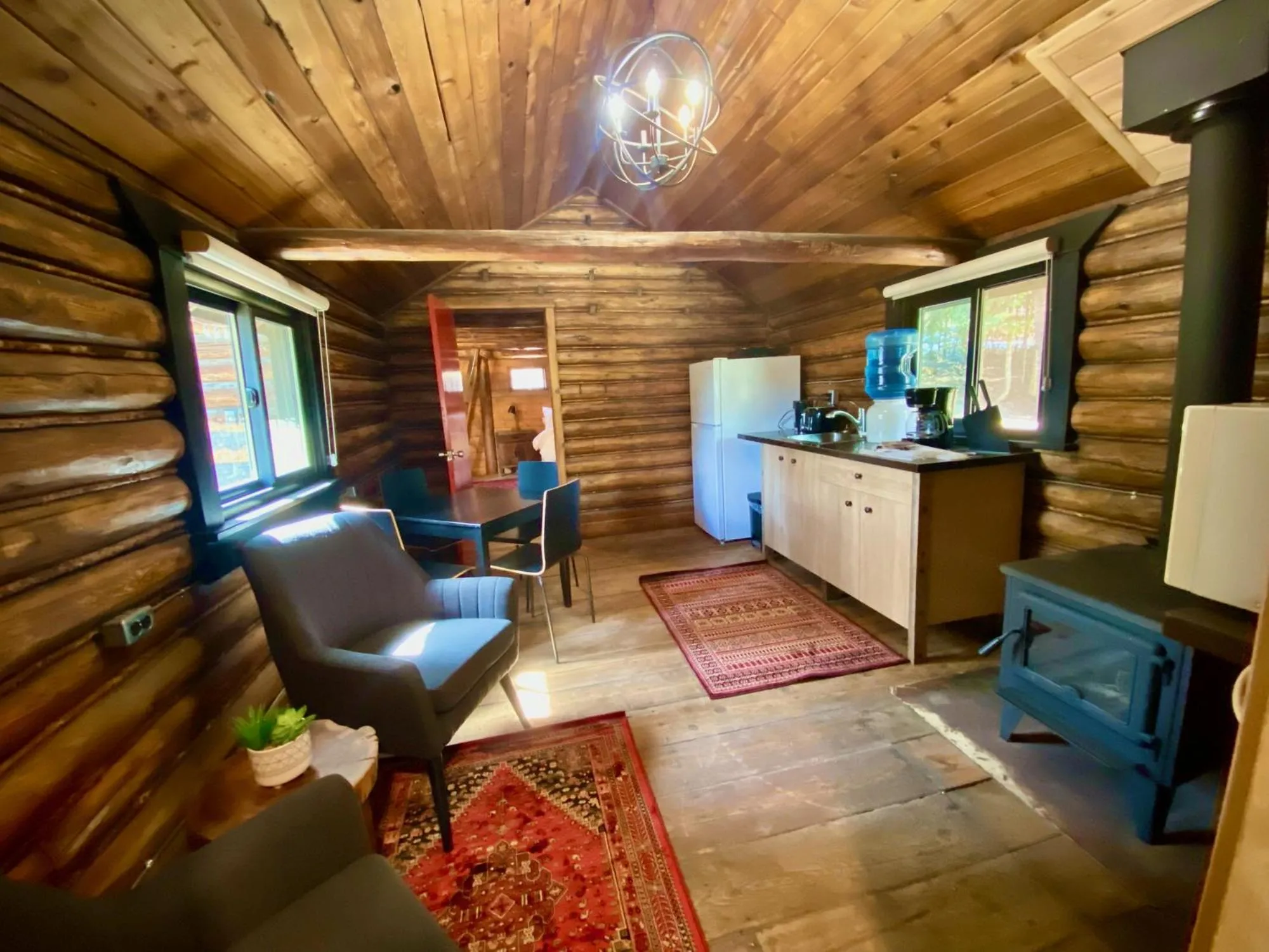 Dining area in Chute Lake Lodge