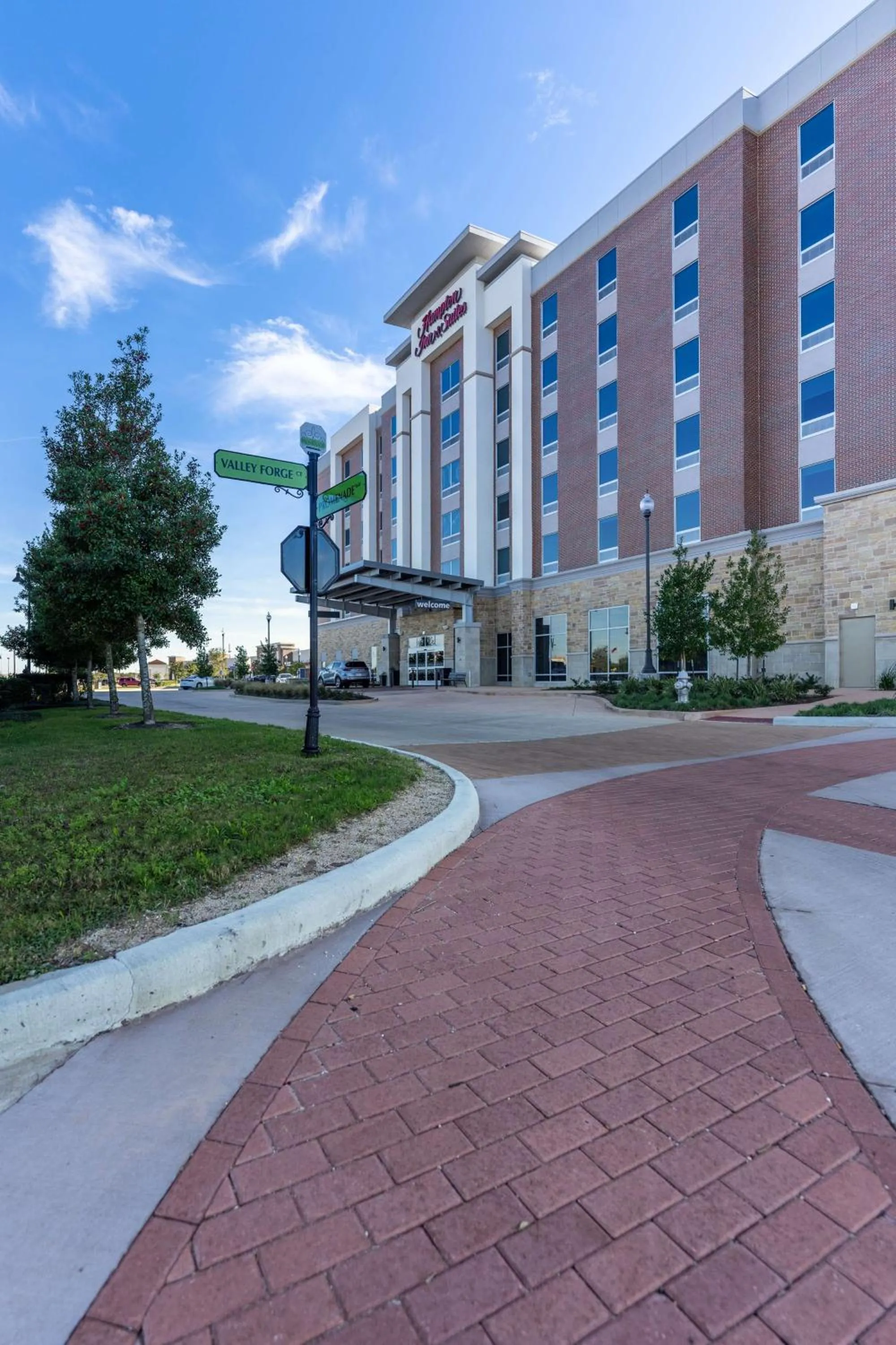 Property building in Hampton Inn & Suites Houston Sugar Land, Tx