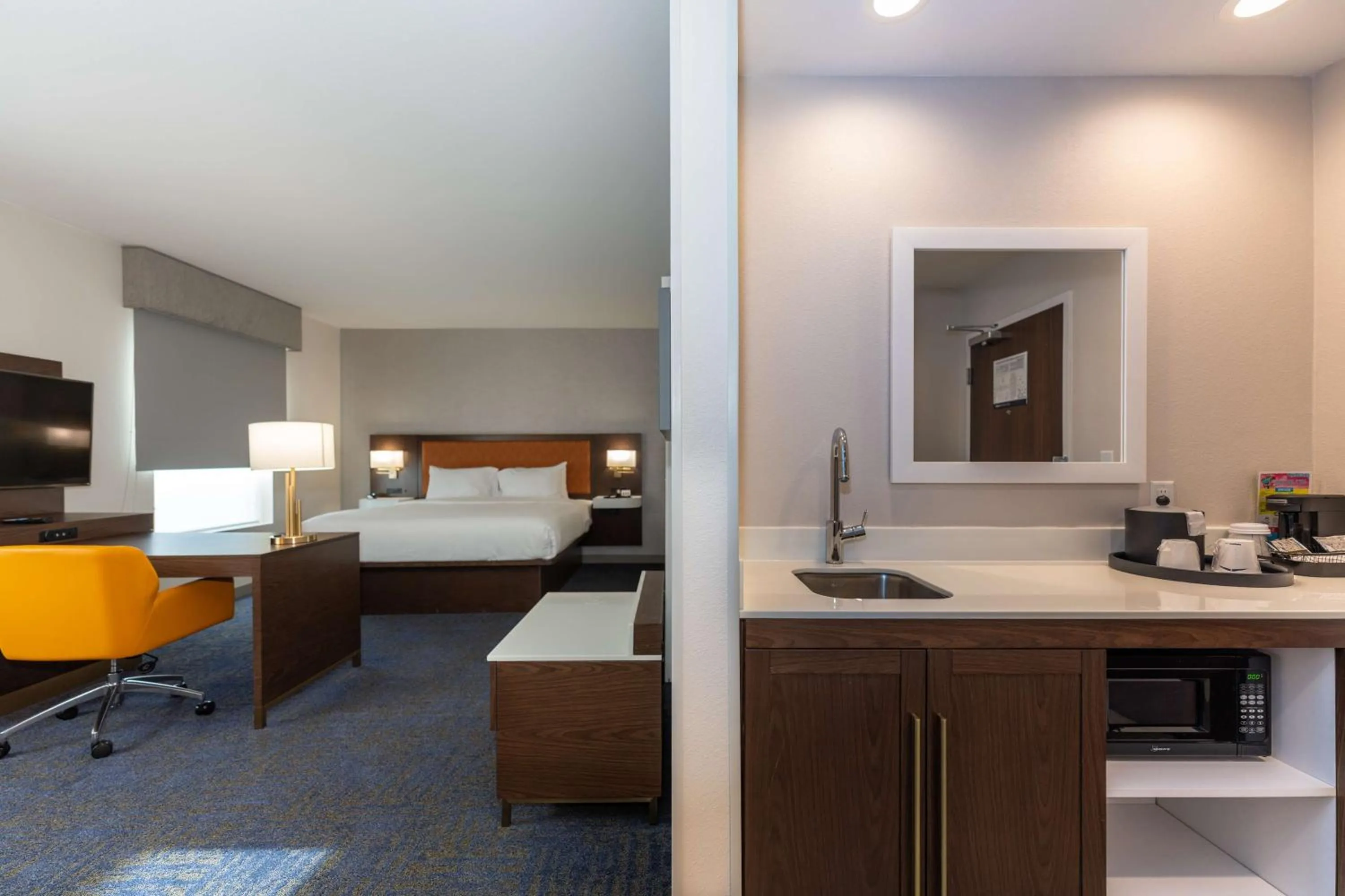 Bedroom, Bed in Hampton Inn & Suites Houston Sugar Land, Tx