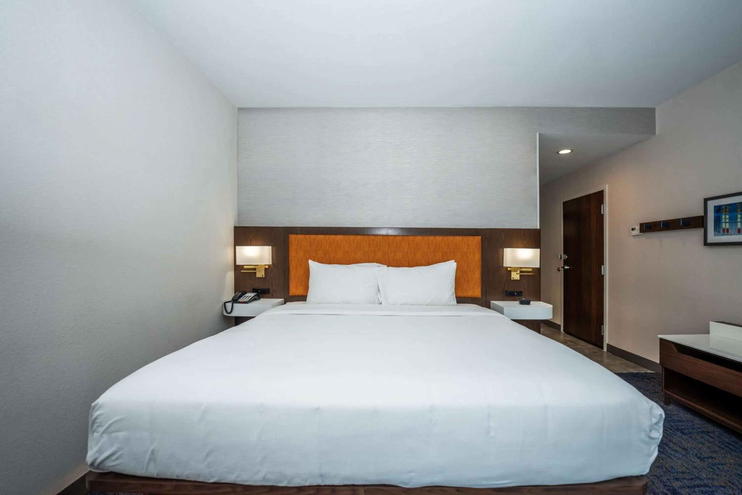 Bed in Hampton Inn & Suites Houston Sugar Land, Tx