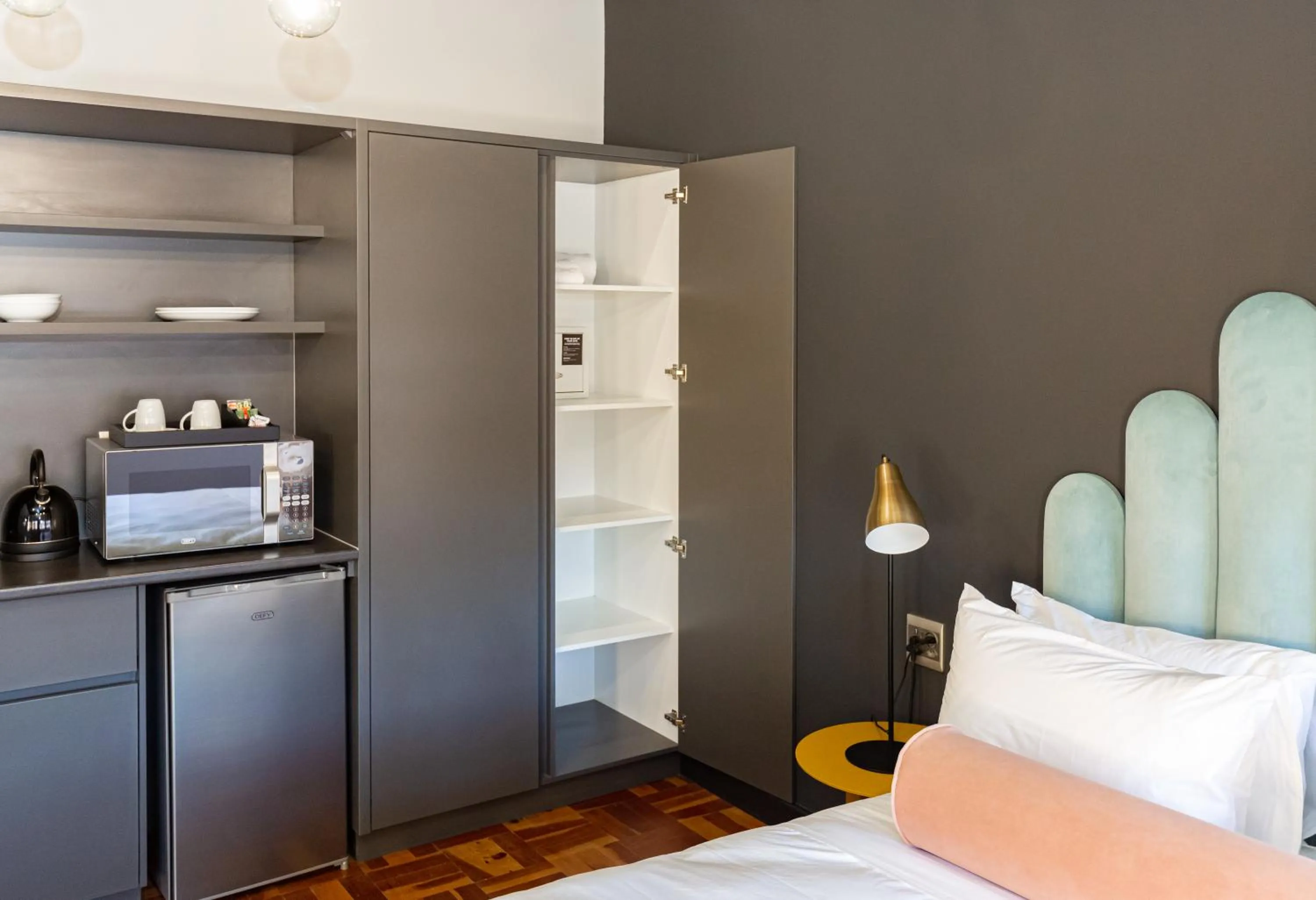 Kitchen or kitchenette, Bed in BlackBrick Cape Town Foreshore