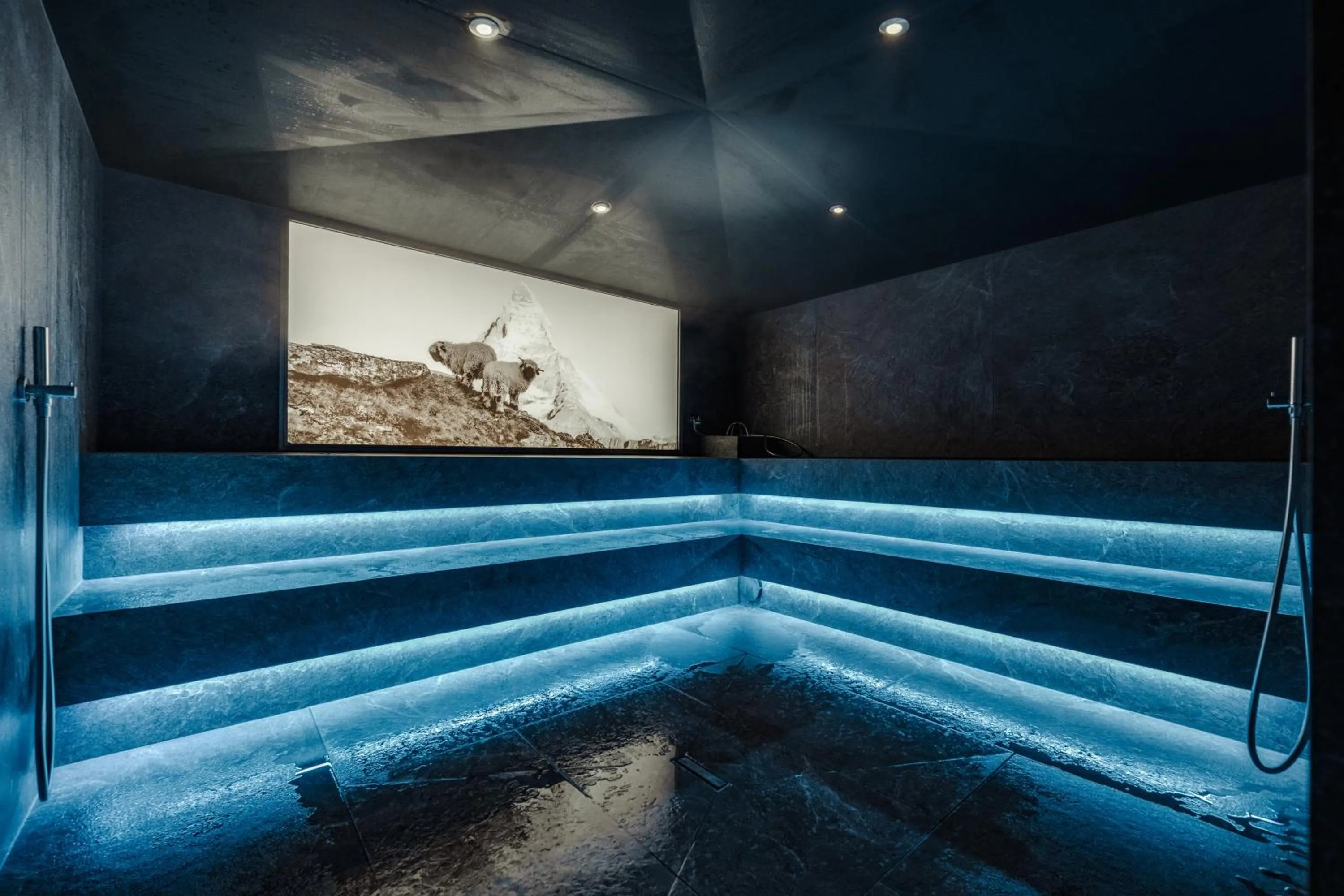 Steam room in Tradition Julen Hotel