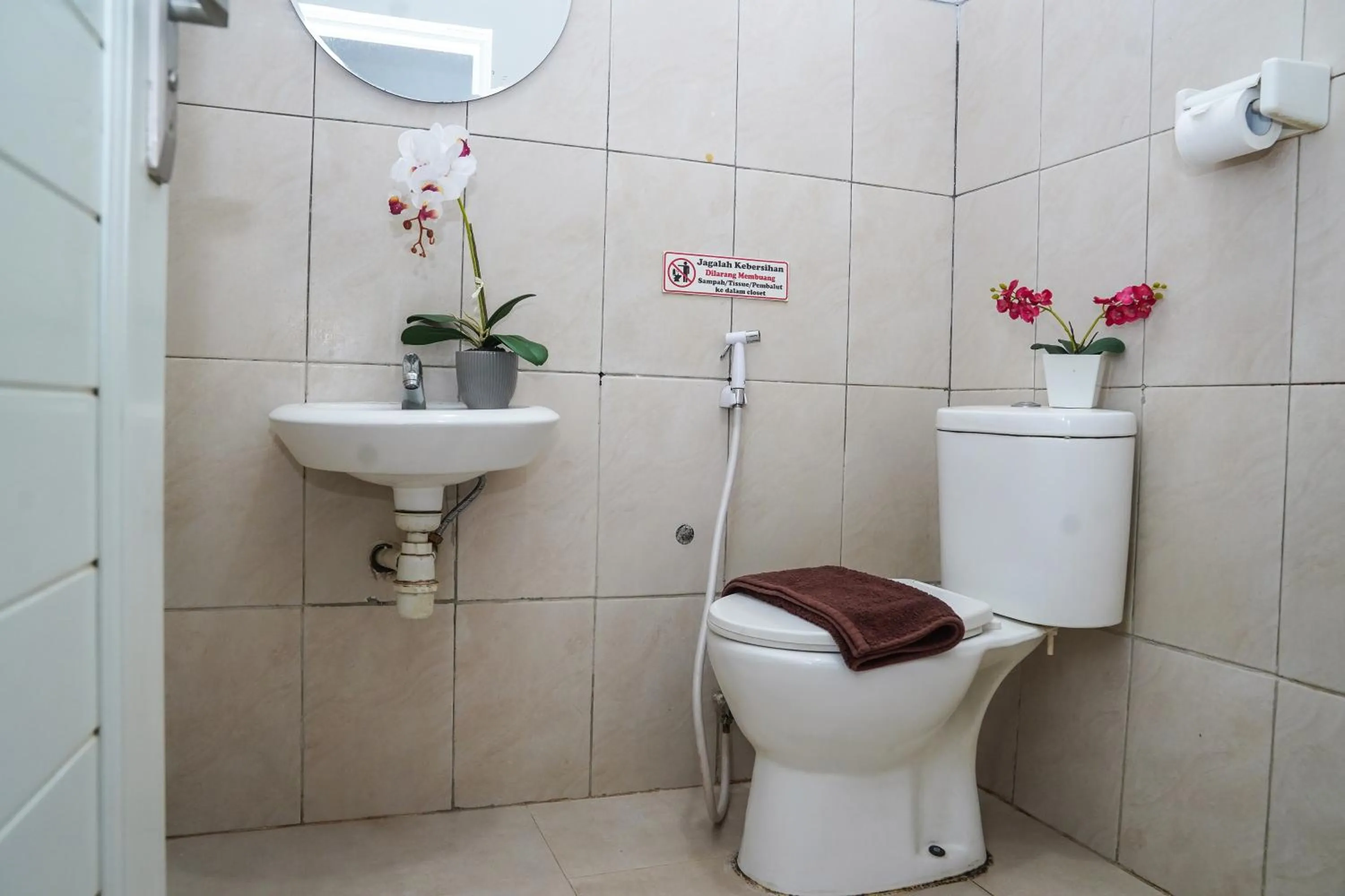 Bathroom in DENZ Express Bintaro