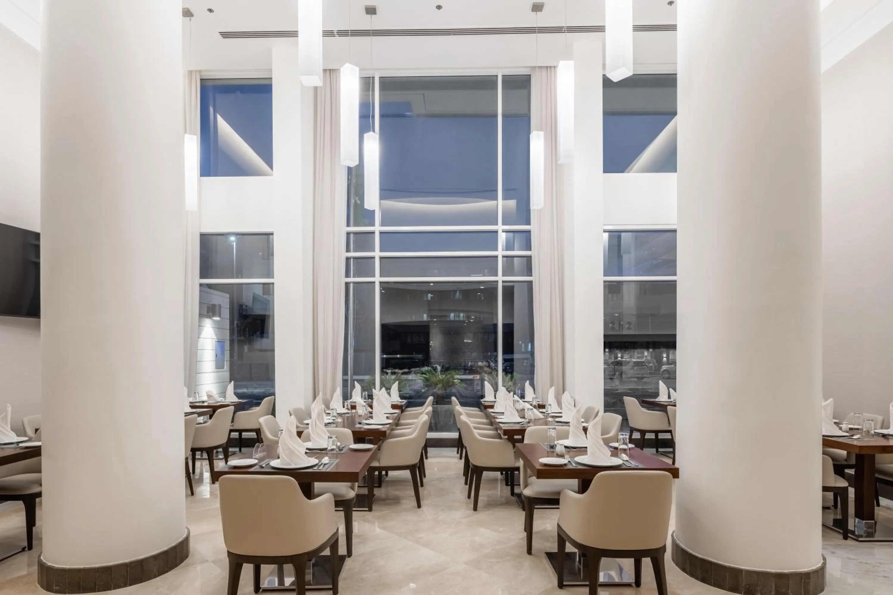 Restaurant/places to eat in Landmark Hotels & Suites - Formerly Qamar Hotel