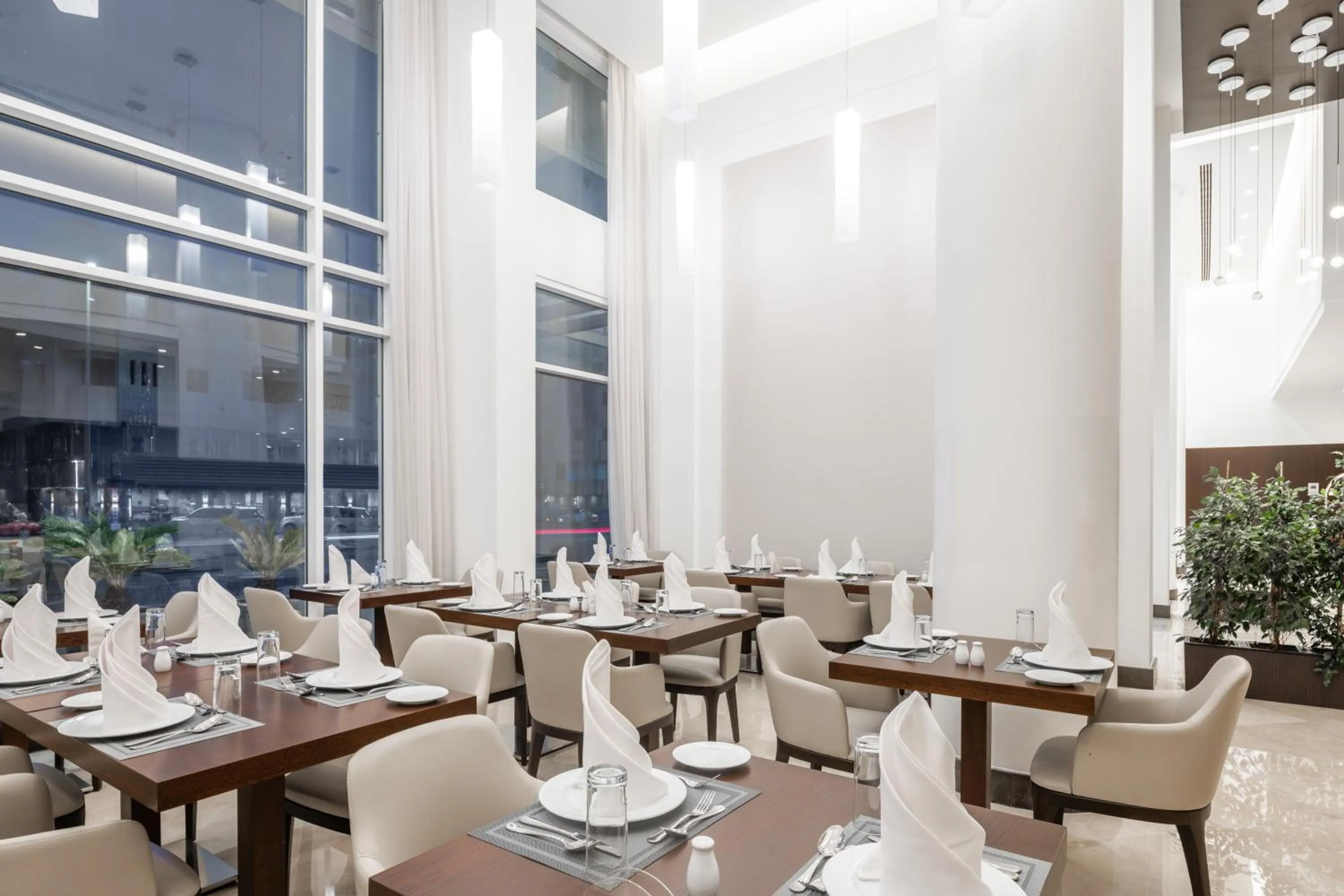 Restaurant/places to eat in Landmark Hotels & Suites - Formerly Qamar Hotel