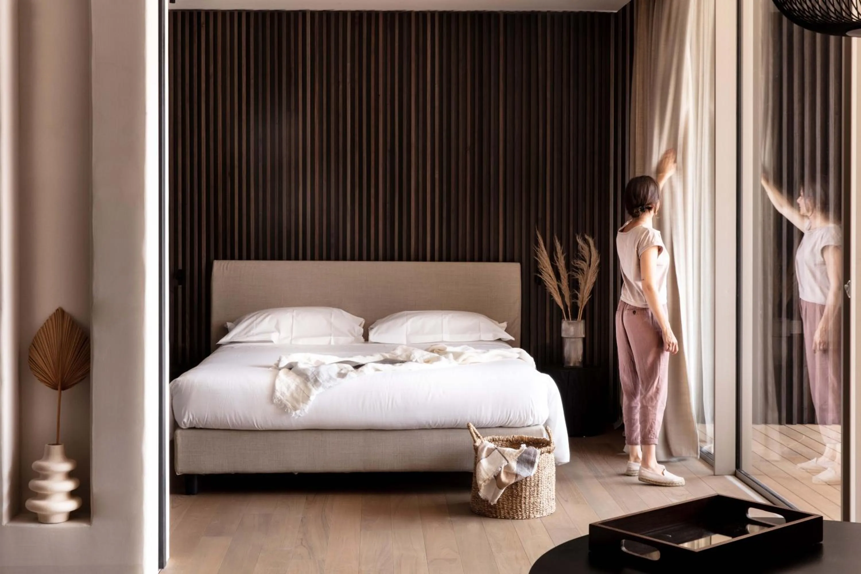 Decorative detail, Bed in Laqua by the lake