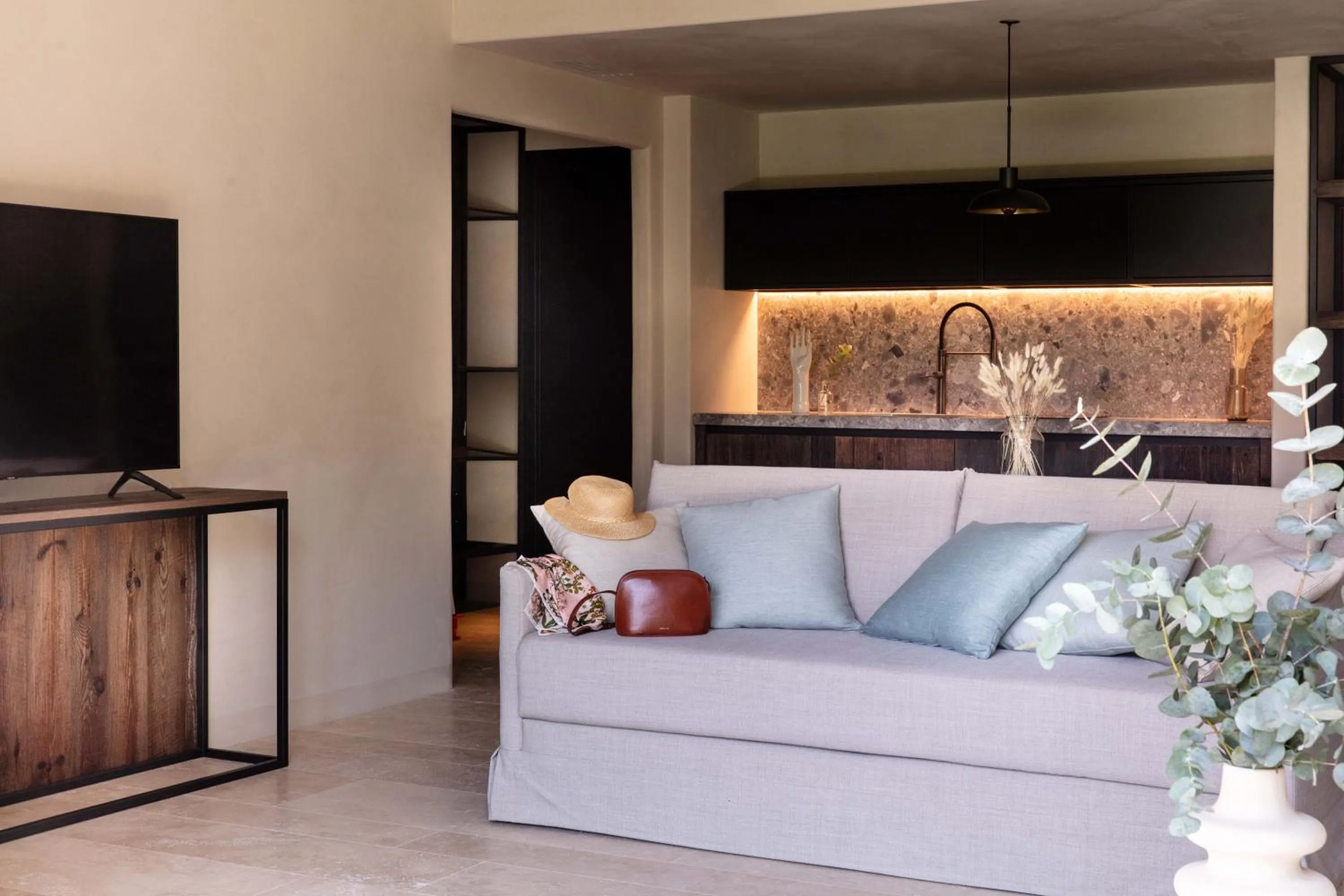 Living room in Laqua by the lake