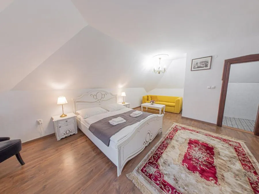 Bed in Hotel Salamander - Garni