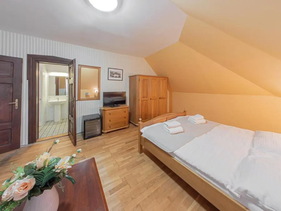 Bed in Hotel Salamander - Garni