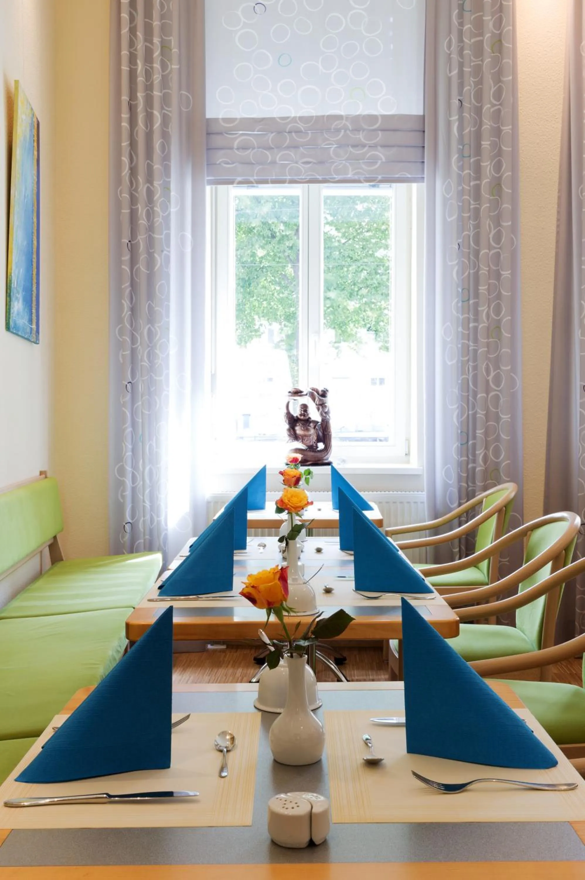 Restaurant/places to eat in Melarose Feng Shui Hotel