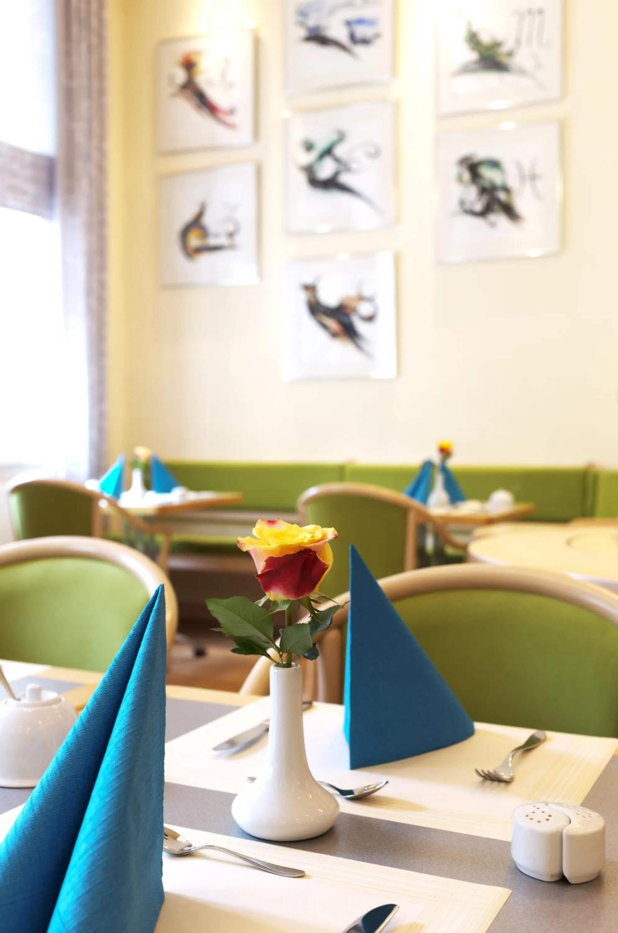 Restaurant/places to eat in Melarose Feng Shui Hotel