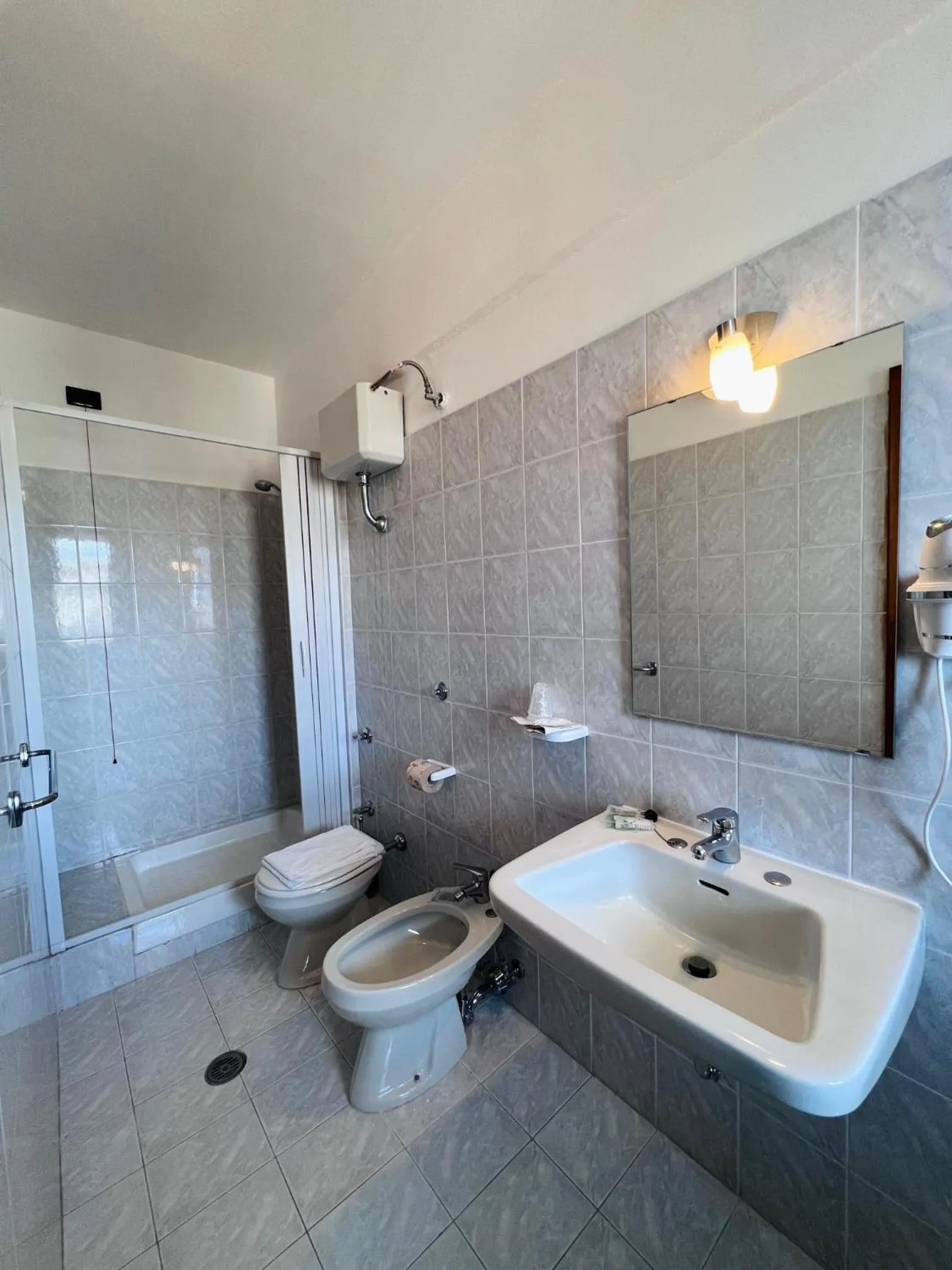 Toilet in Hotel TEA - Praia a Mare