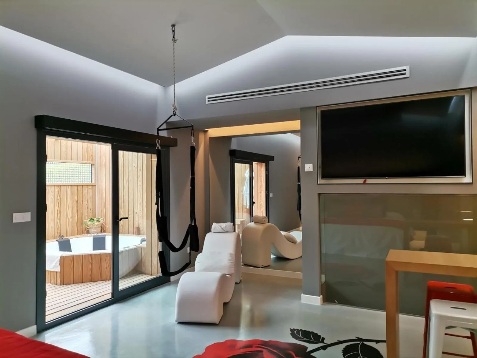 Other in Motel Latino