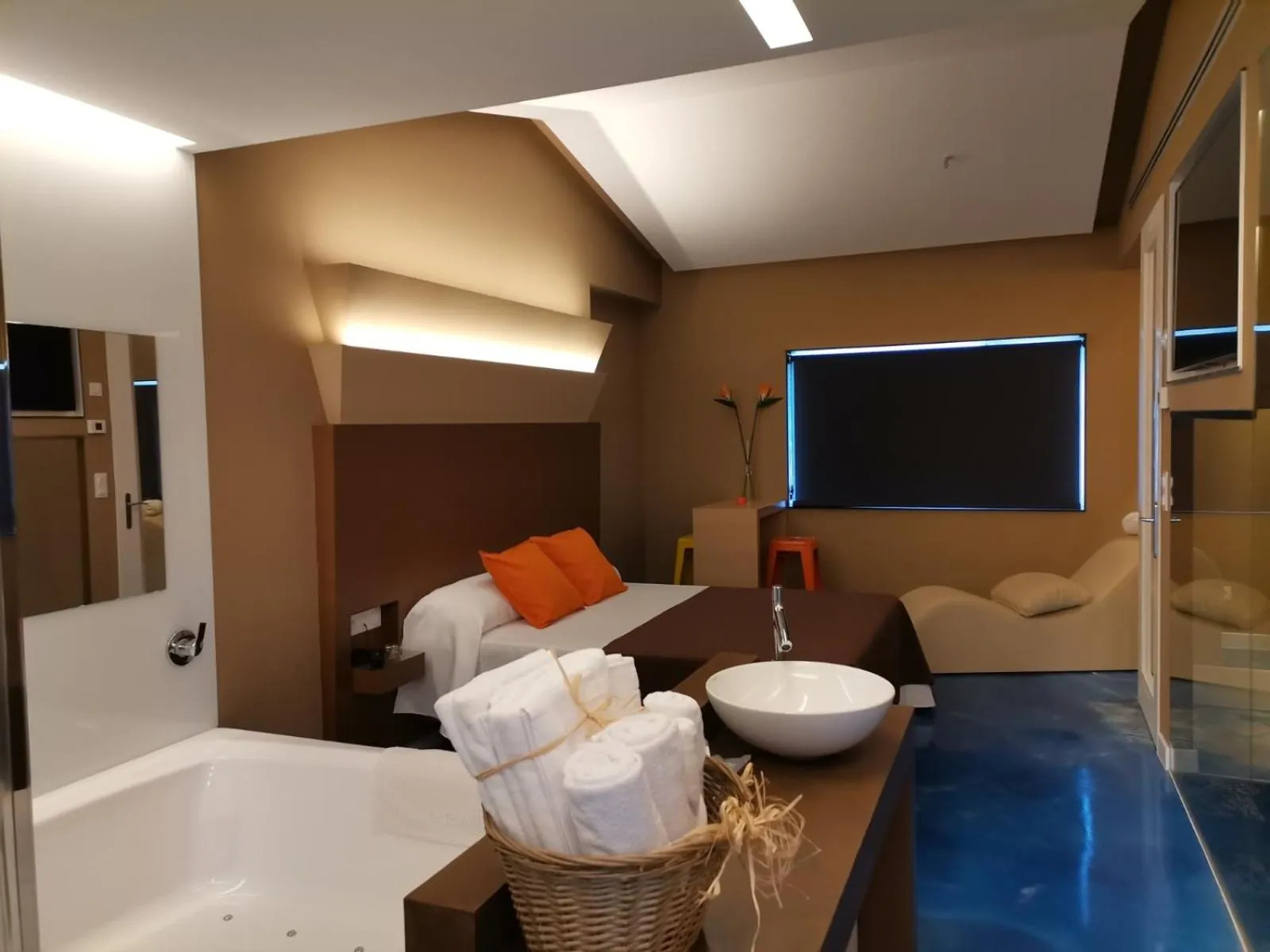 Other in Motel Latino