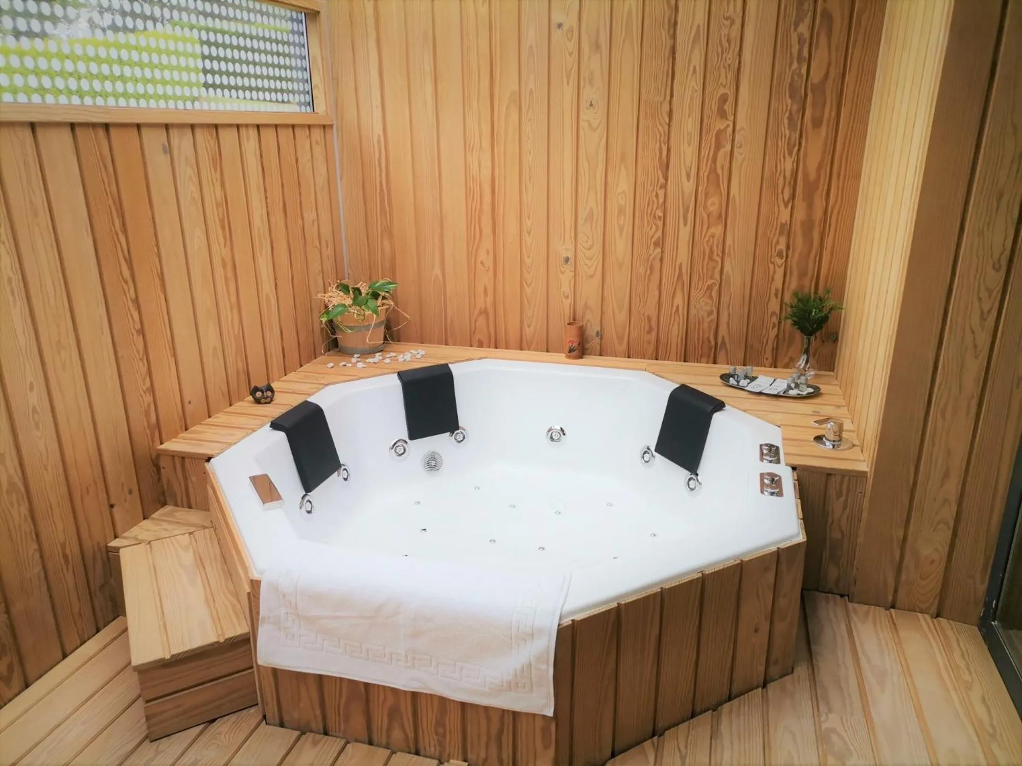 Bath in Motel Latino