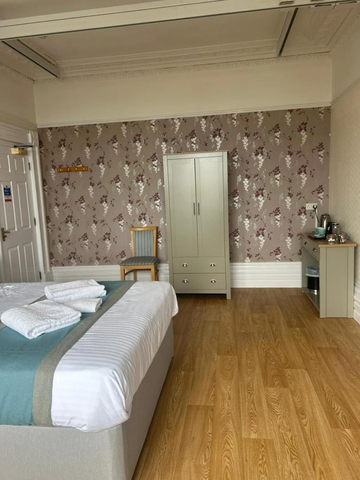 Bed in The Beach Weston