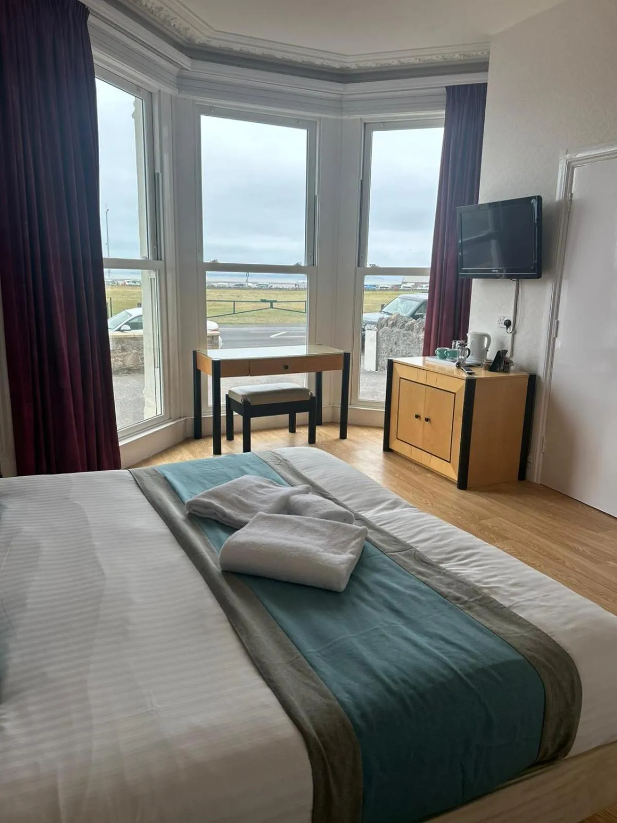 Bed in The Beach Weston