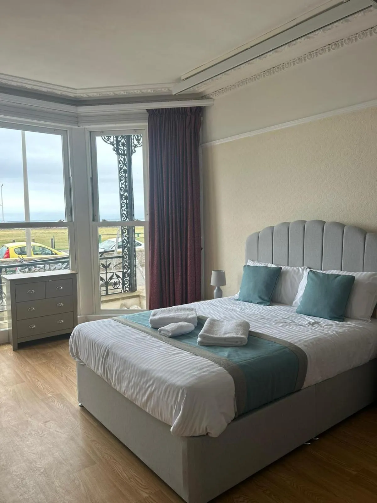 Bed in The Beach Weston