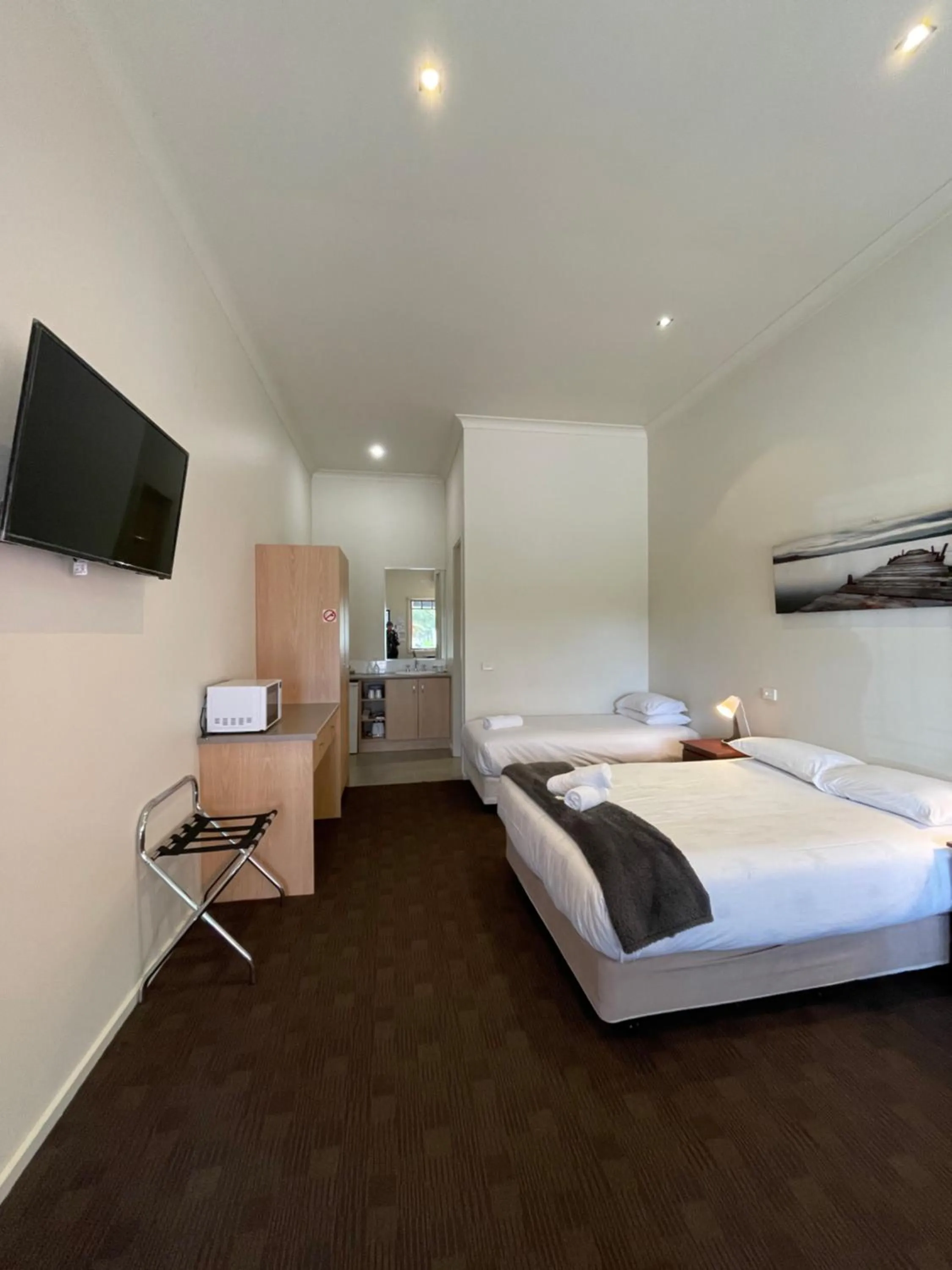 Photo of the whole room, Bed in Falcon Hotel Motel