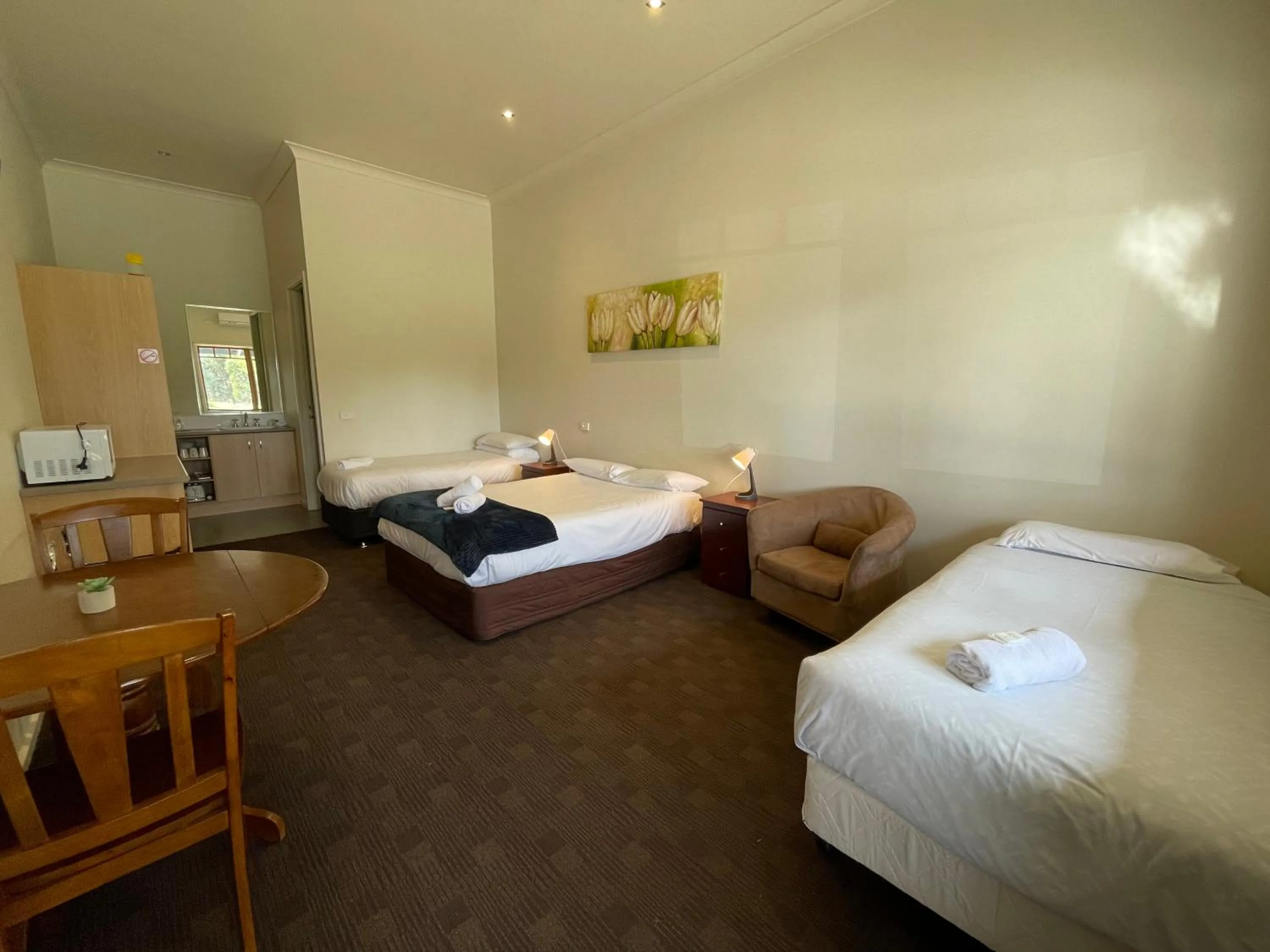 Photo of the whole room, Bed in Falcon Hotel Motel