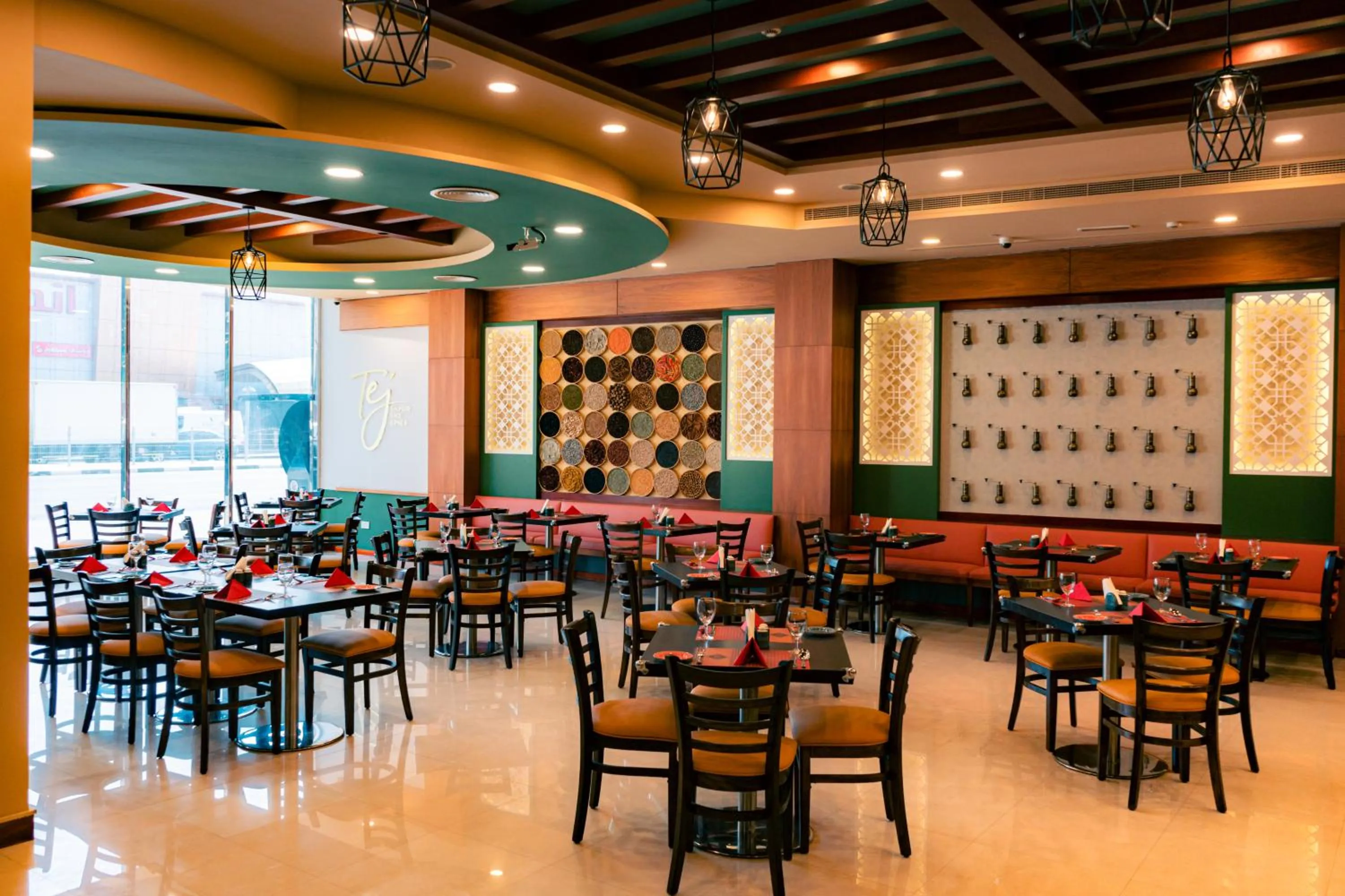 Restaurant/places to eat in Star Metro Deira Hotel Apartments