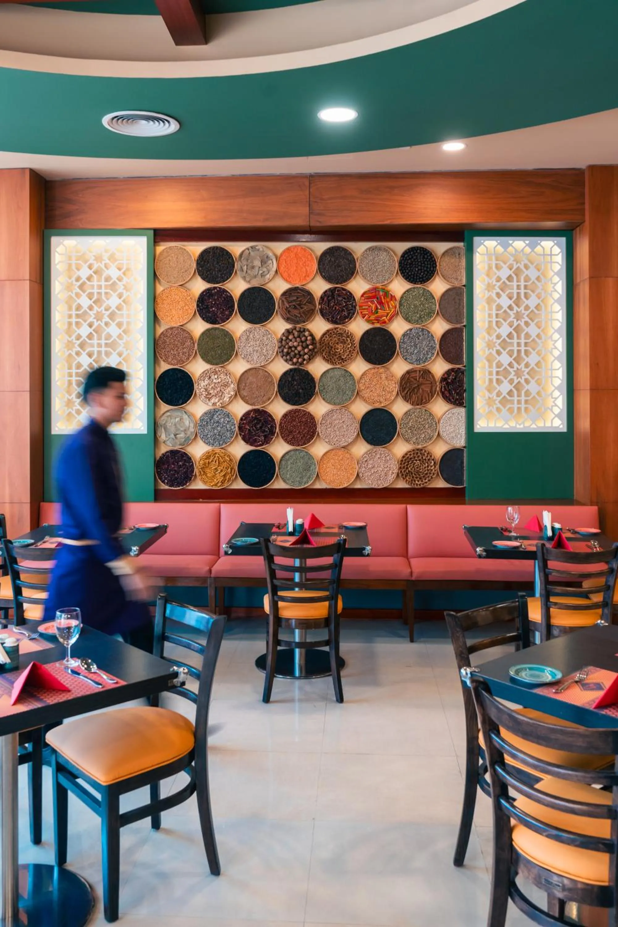 Restaurant/places to eat in Star Metro Deira Hotel Apartments