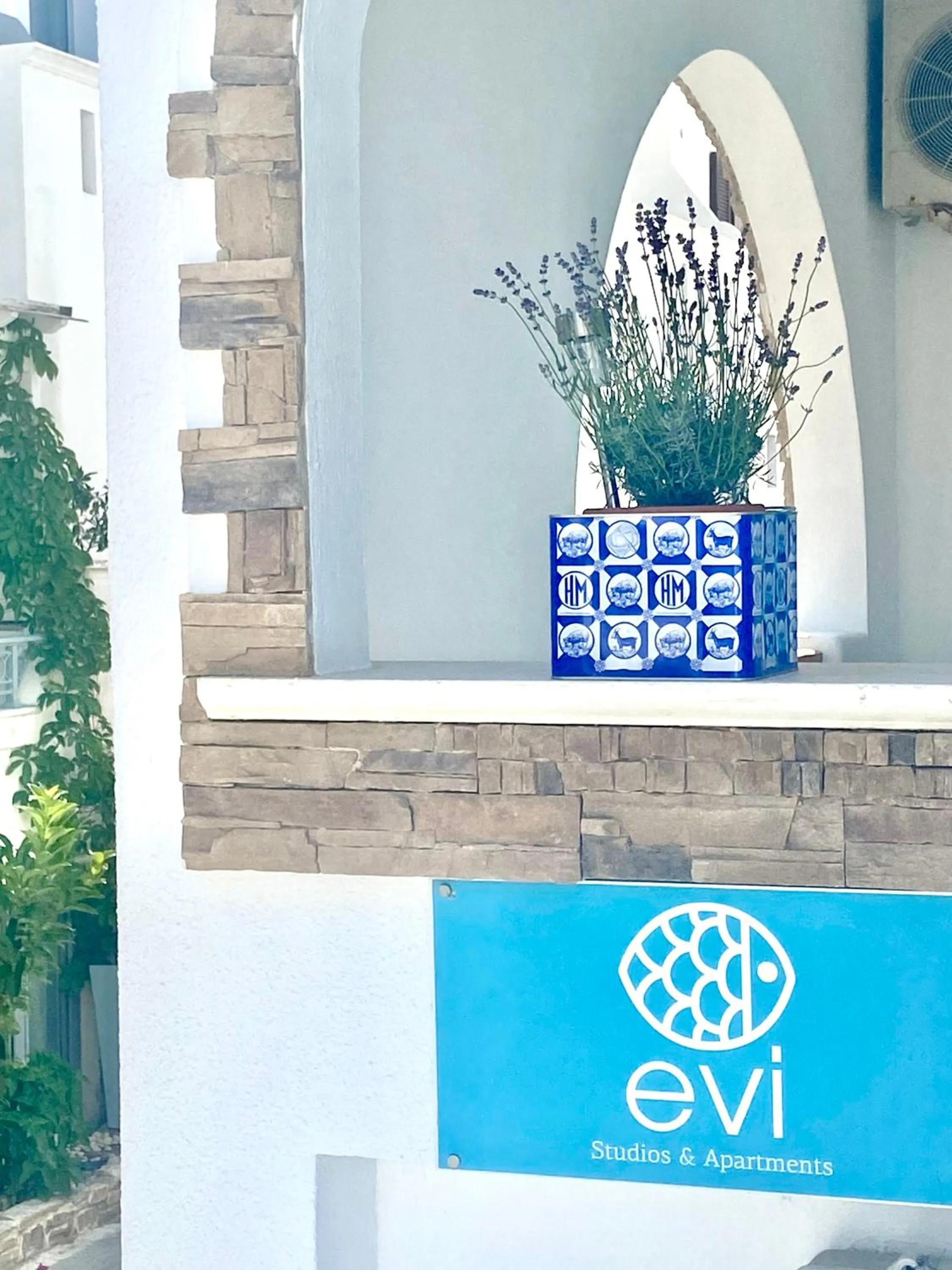 EVI Studios & Apartments